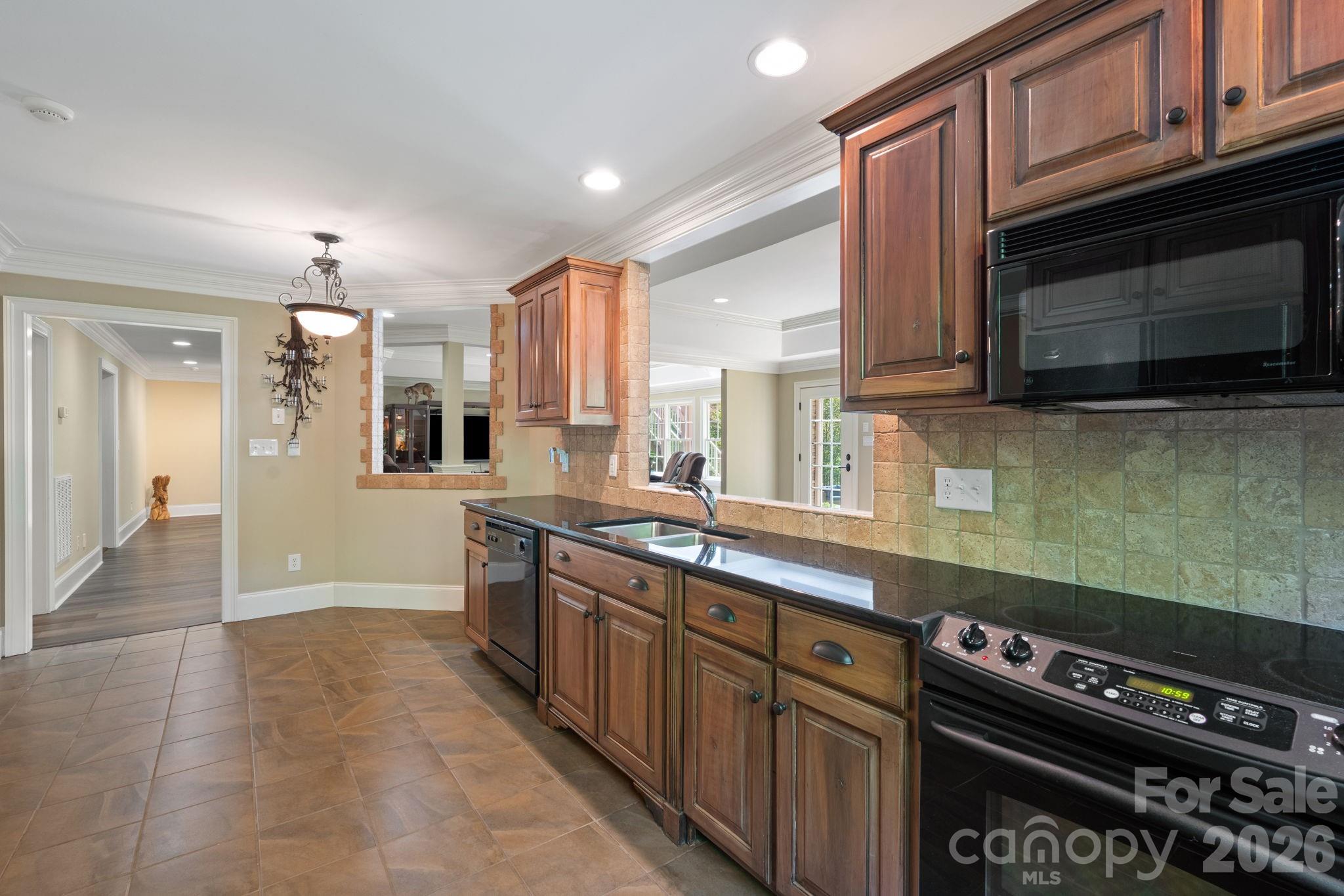 7601 Crossing Ridge Drive Property Photo 36