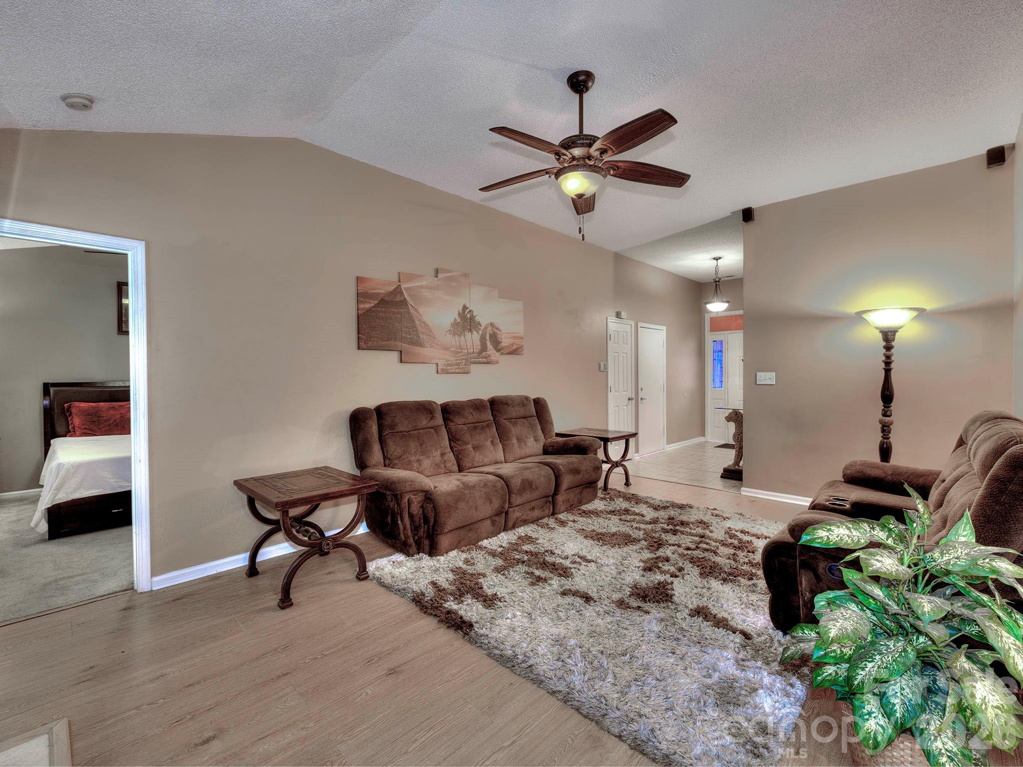3102 Mintleaf Drive Property Photo 4