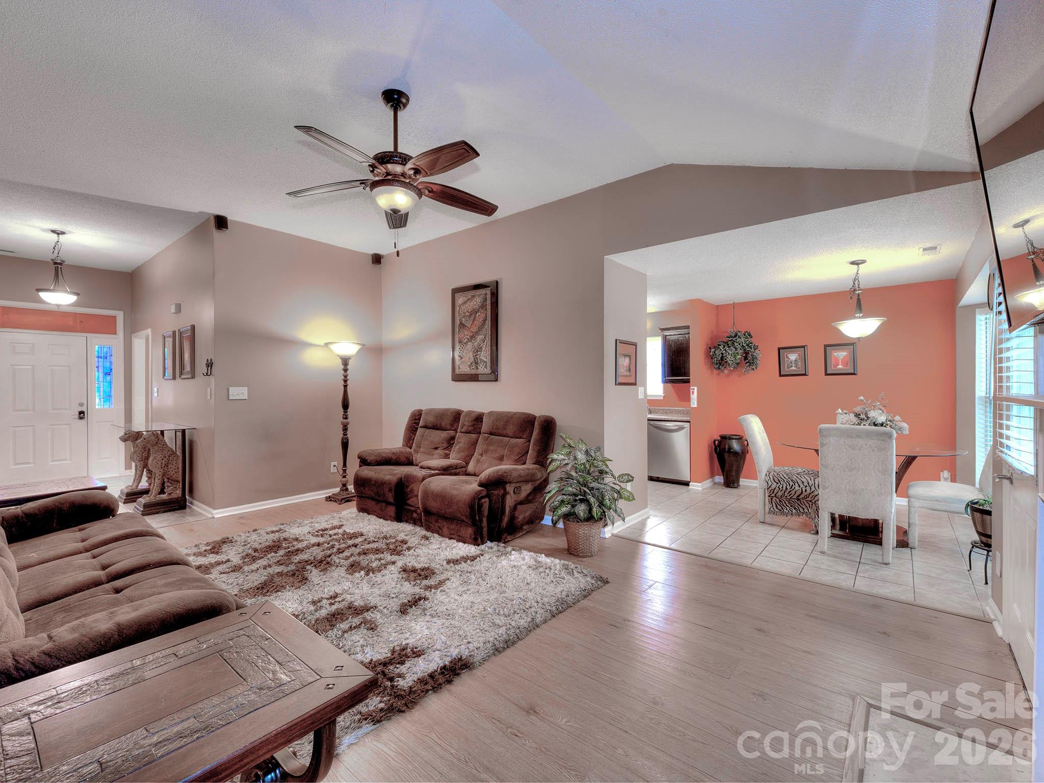 3102 Mintleaf Drive Property Photo 5