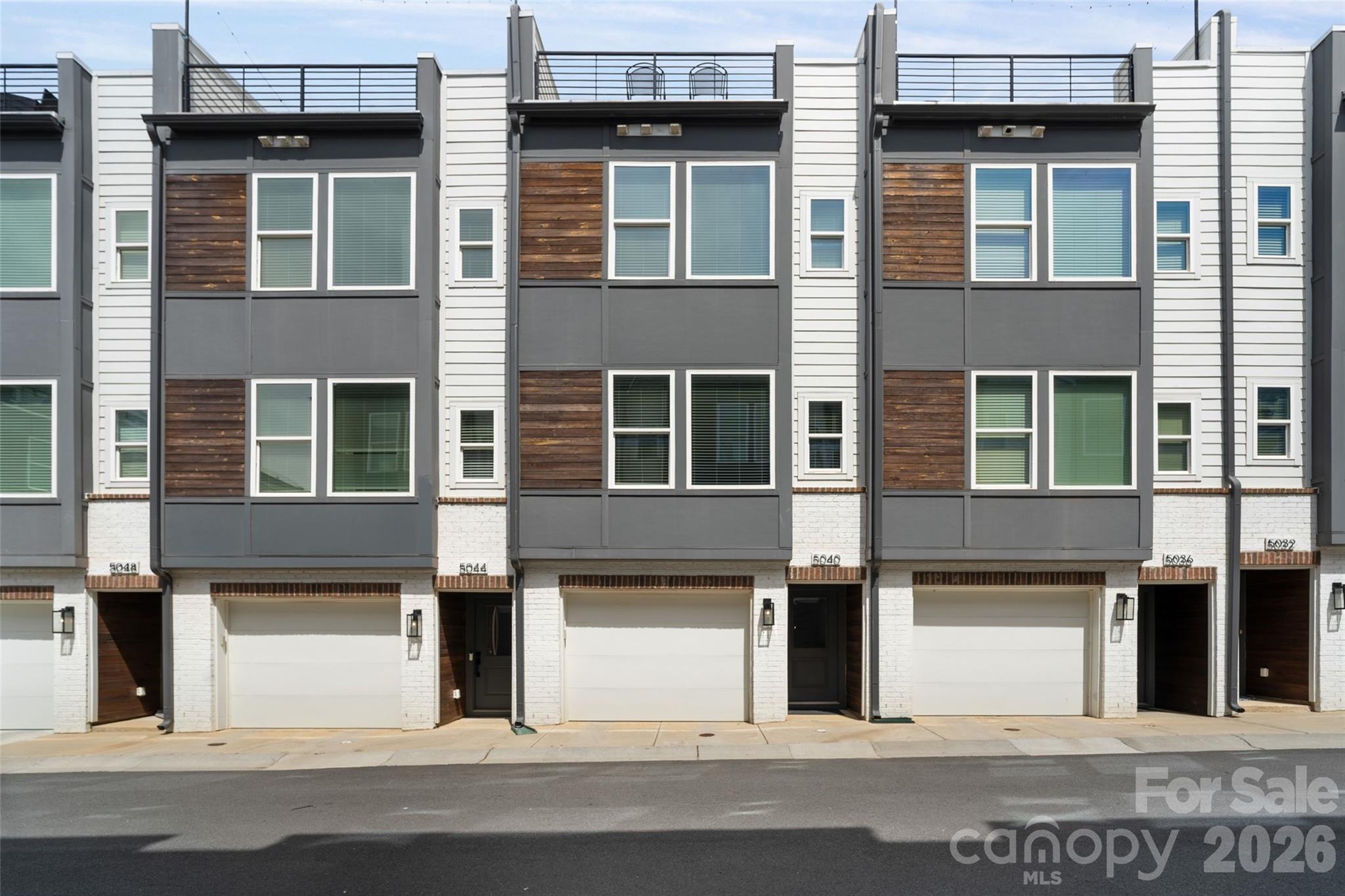 5040 York Park Lane Property Photo 1