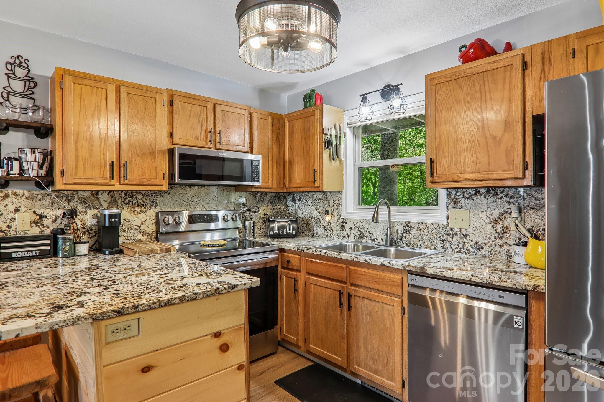 12 Indian Trace Road Property Photo 11