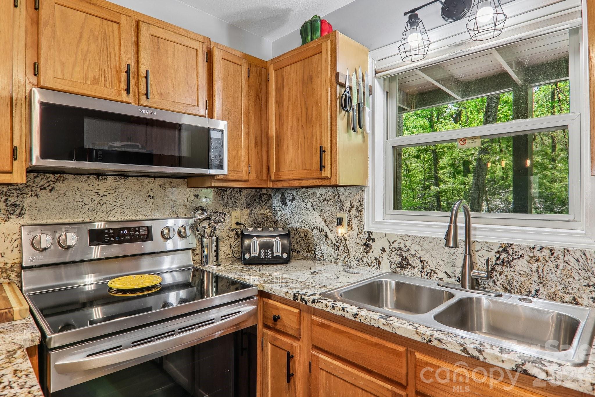 12 Indian Trace Road Property Photo 12
