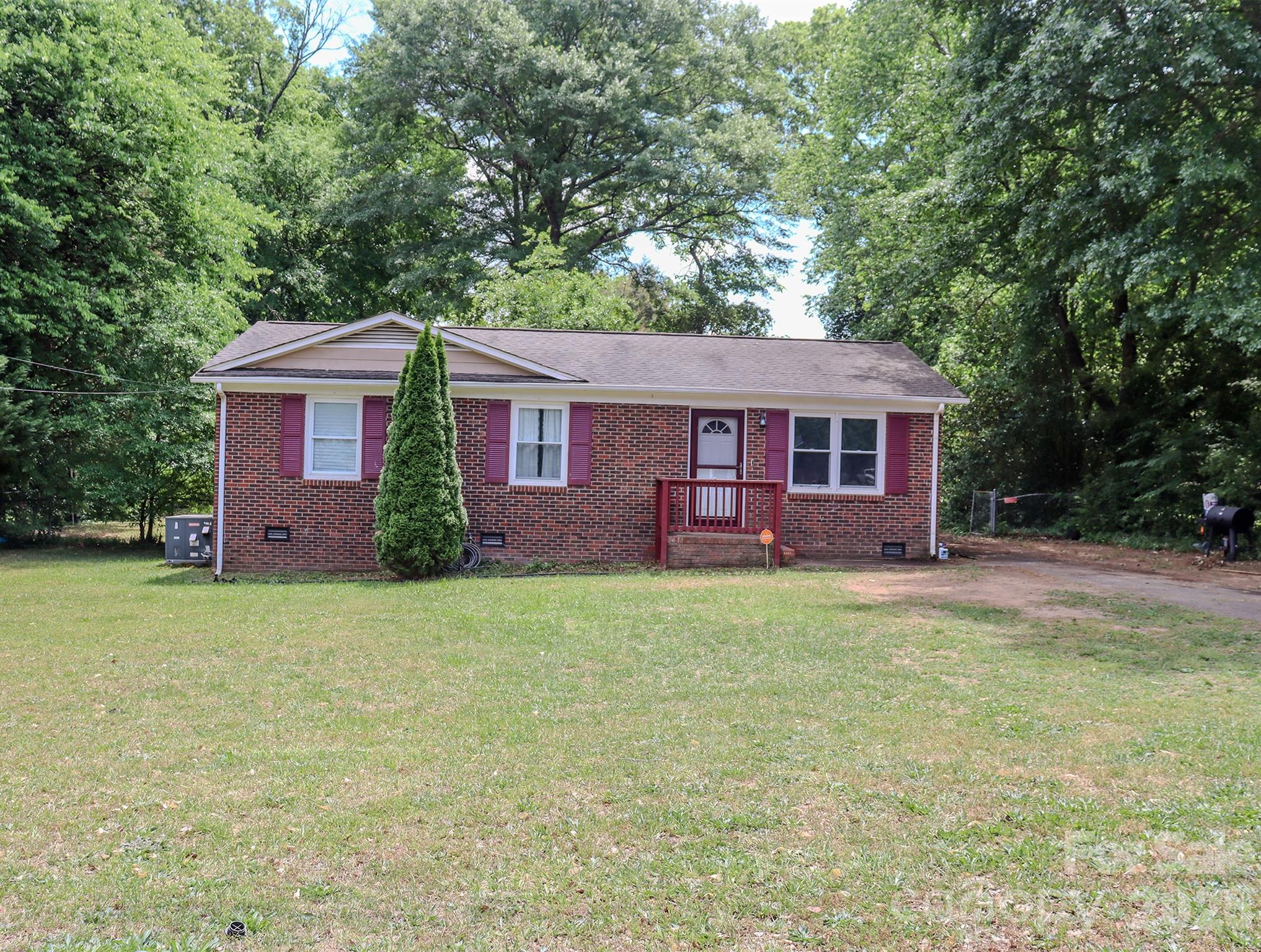 1006 Iris Drive Property Photo 1