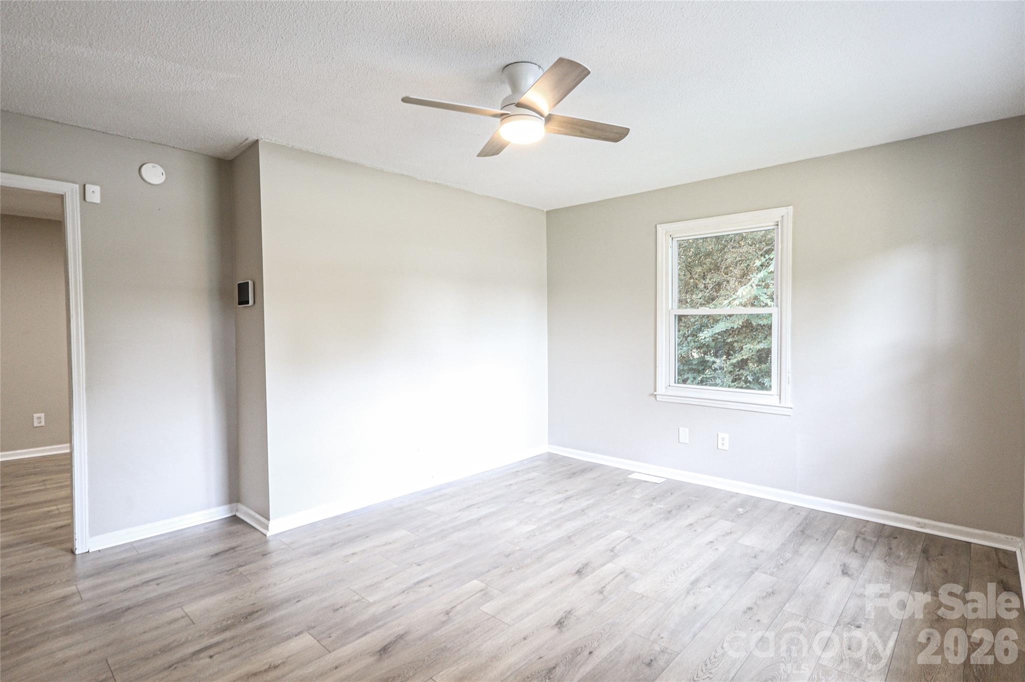 1006 Iris Drive Property Photo 4