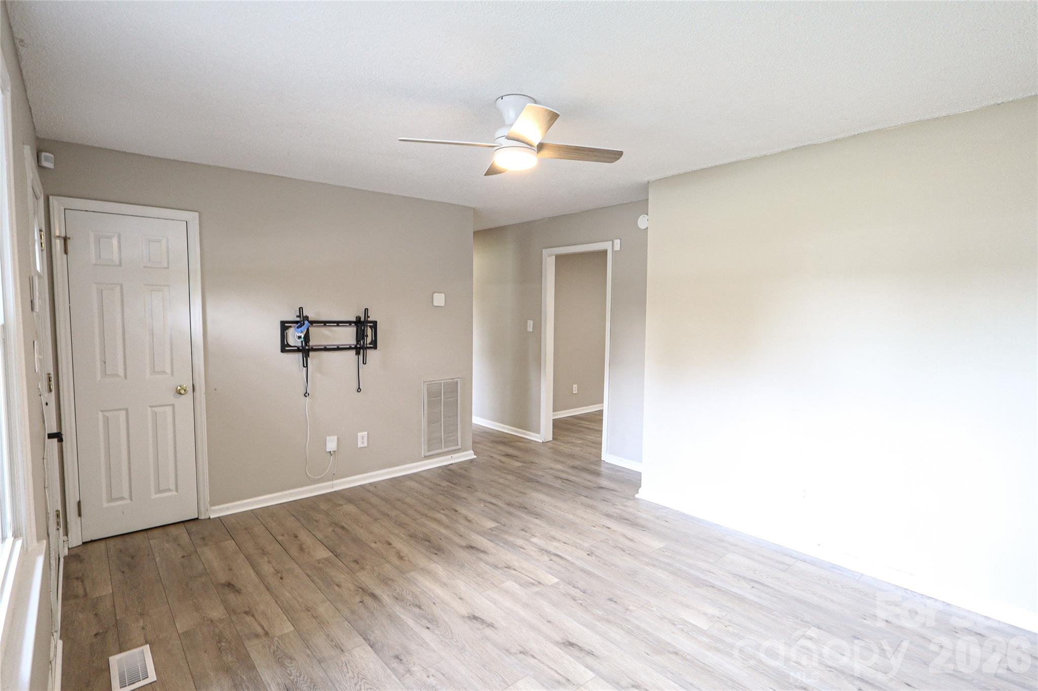 1006 Iris Drive Property Photo 6