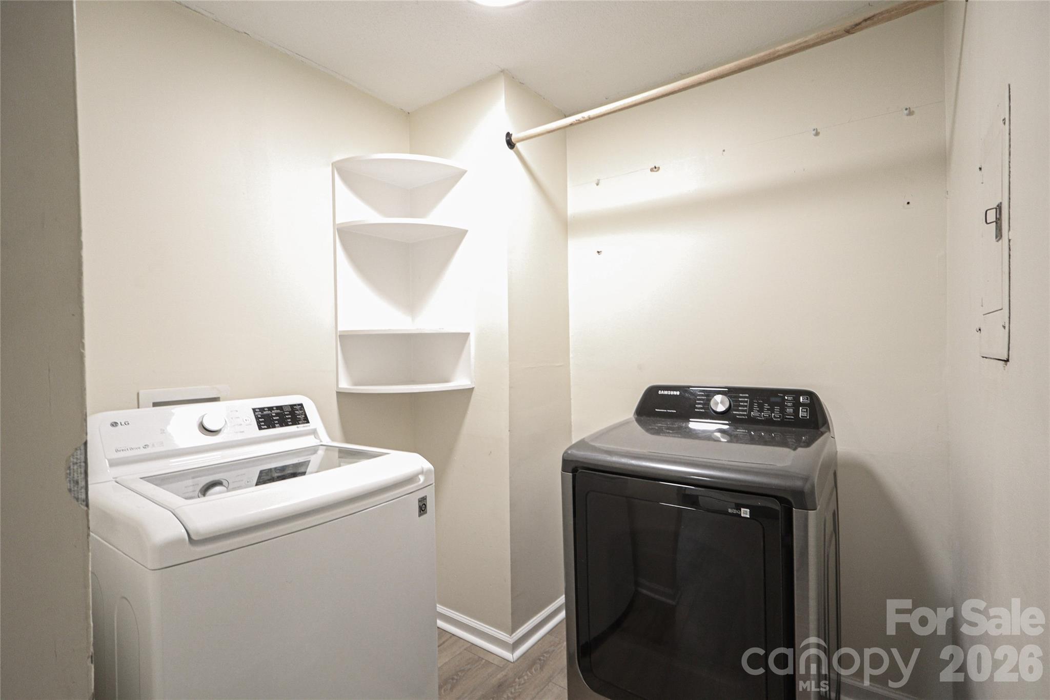 1006 Iris Drive Property Photo 10