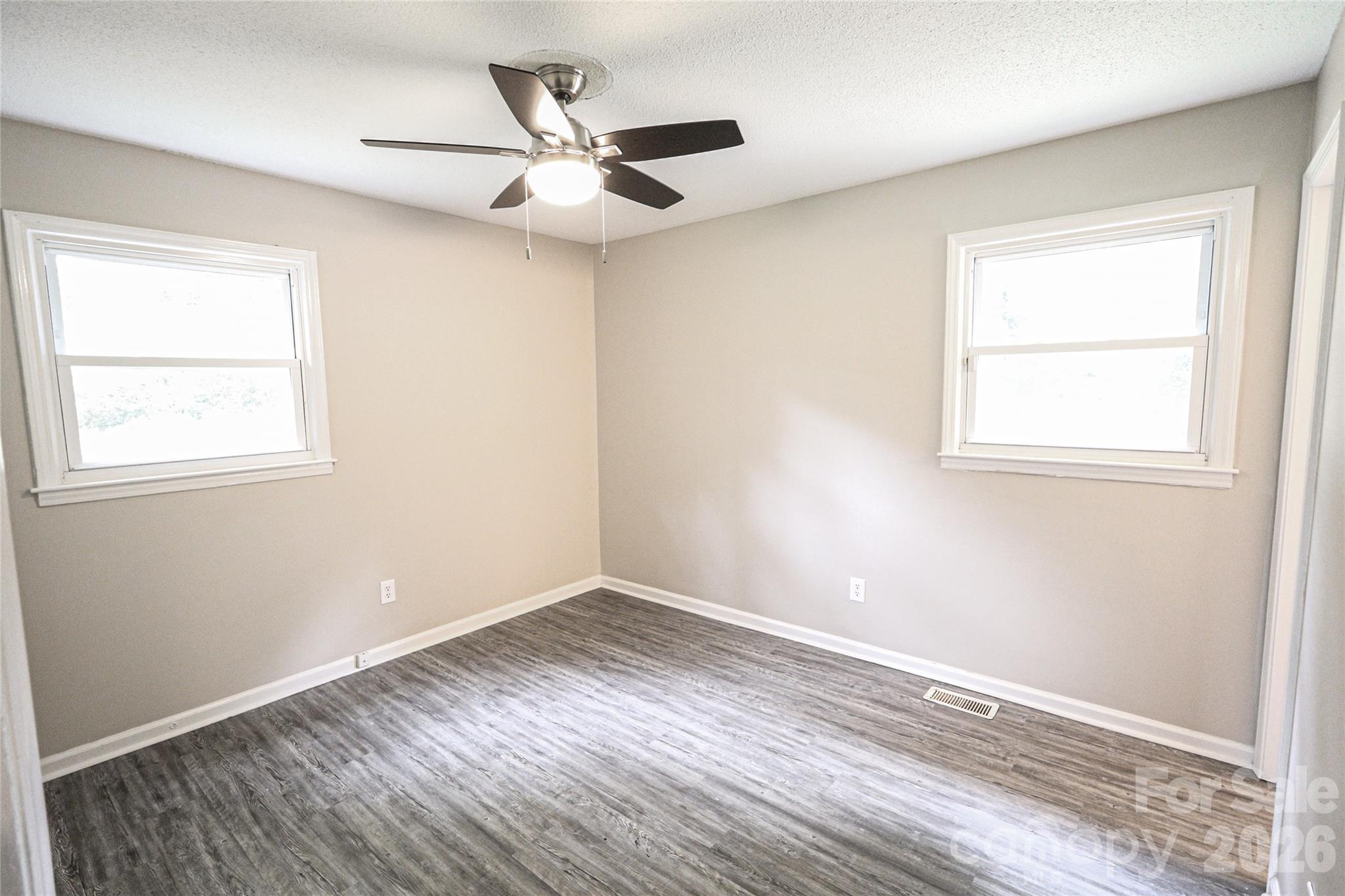 1006 Iris Drive Property Photo 12