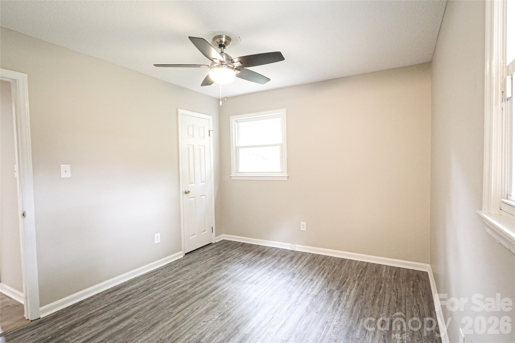 1006 Iris Drive Property Photo 13