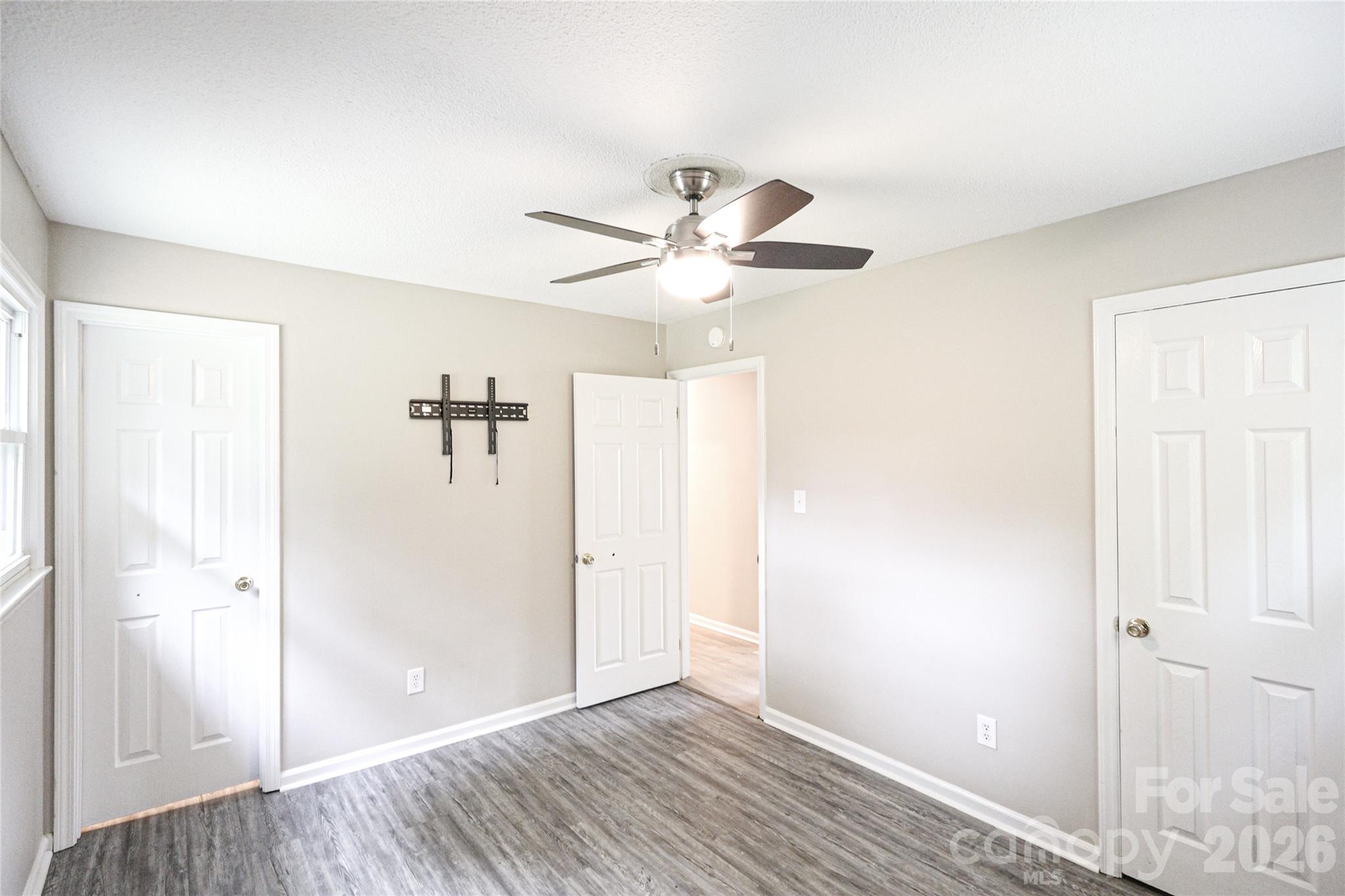 1006 Iris Drive Property Photo 14