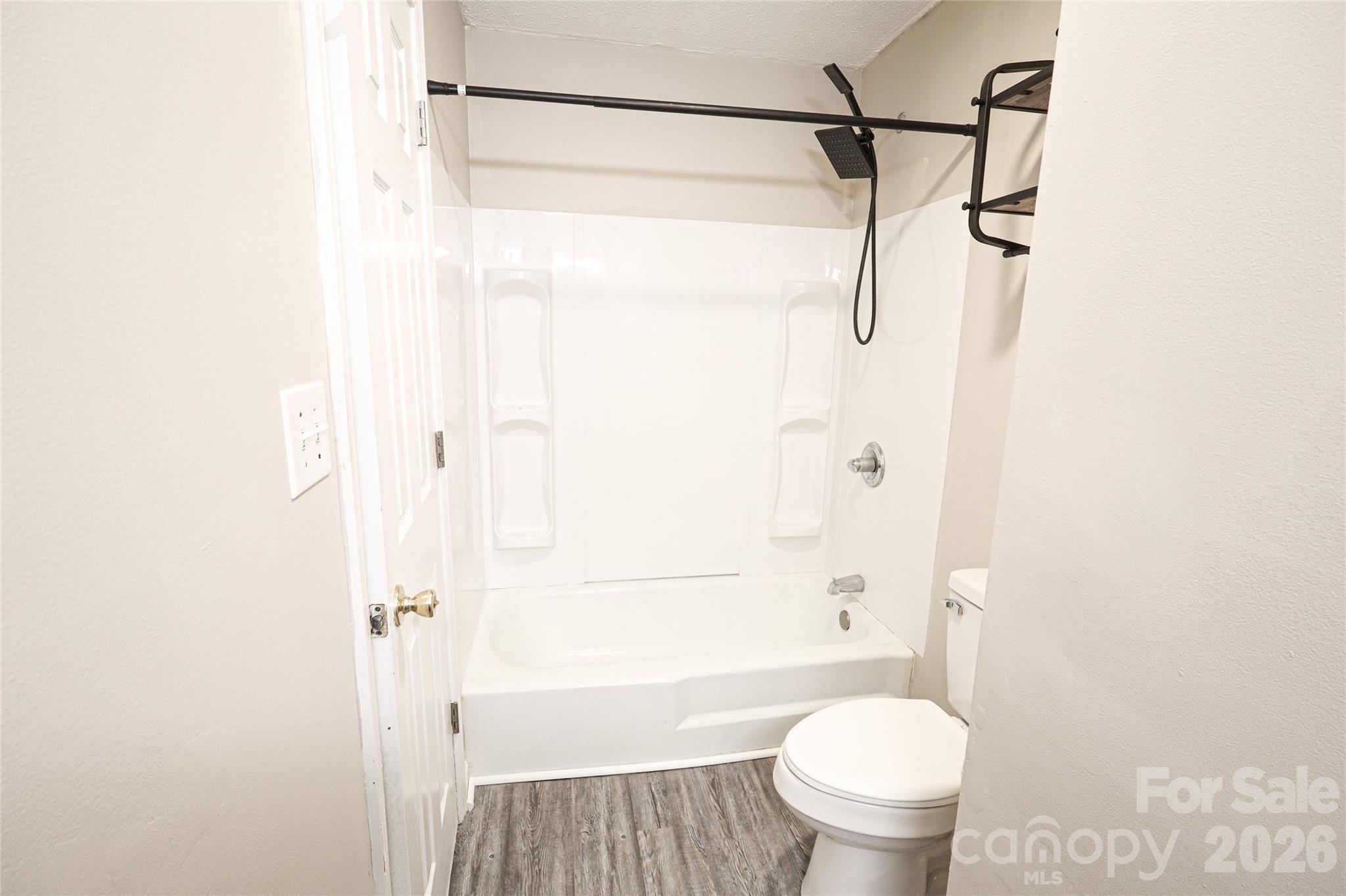1006 Iris Drive Property Photo 20