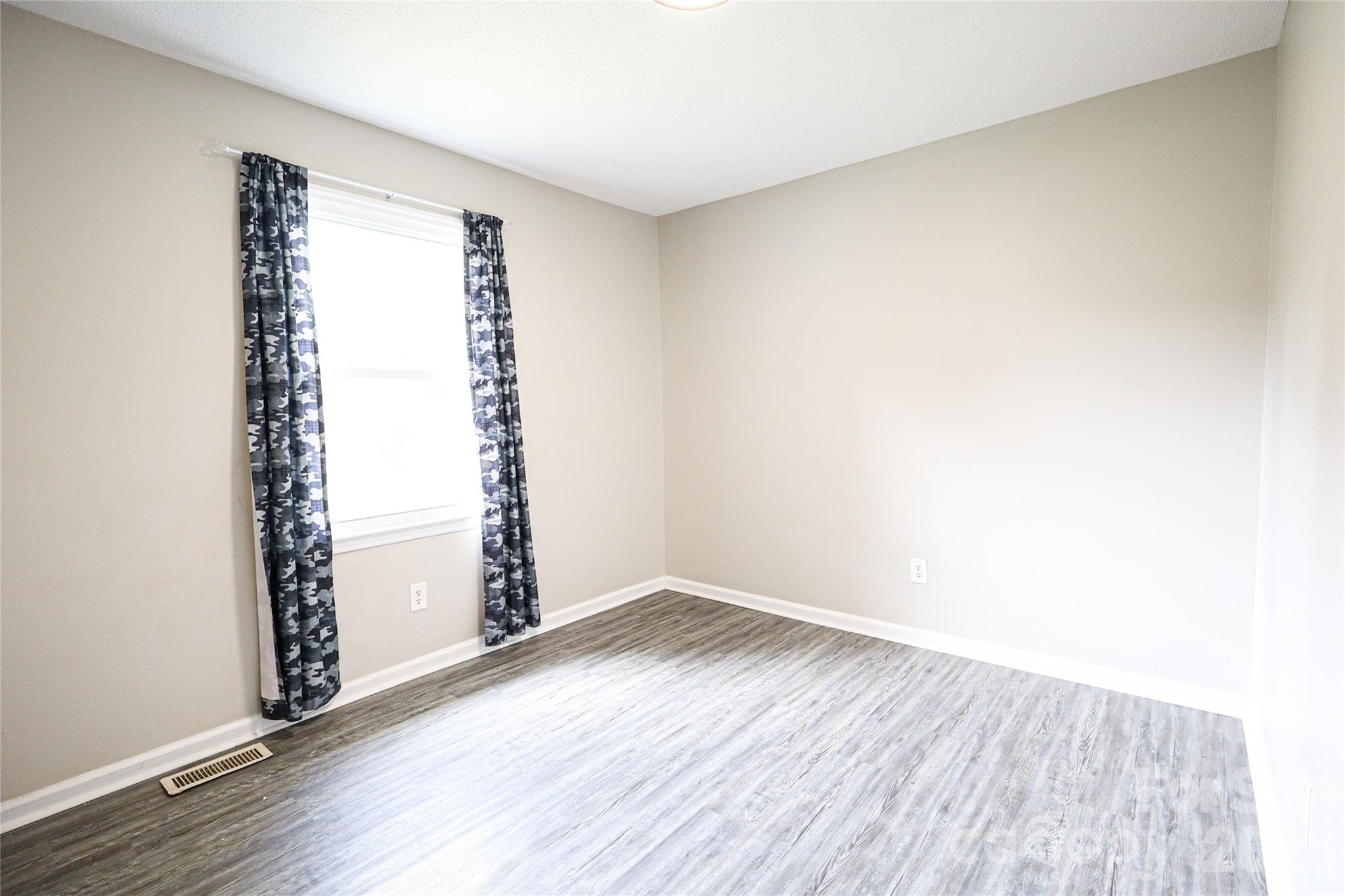 1006 Iris Drive Property Photo 21