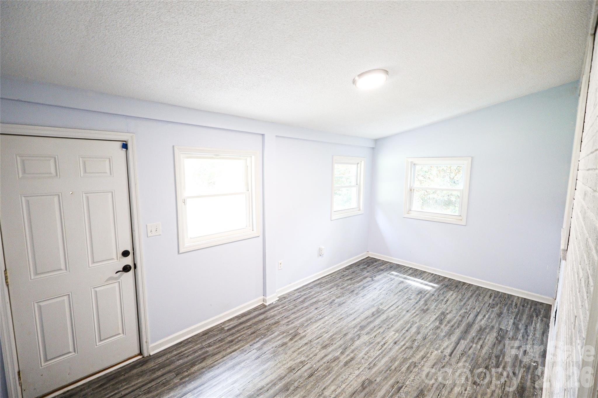 1006 Iris Drive Property Photo 24