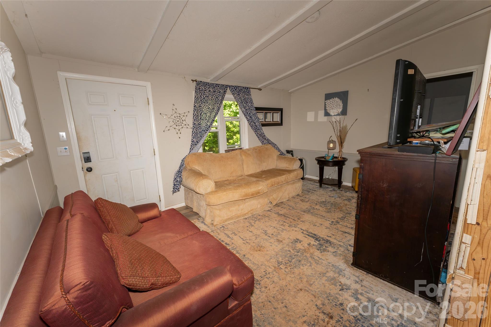 6132 Sherwood Lane Property Photo 3