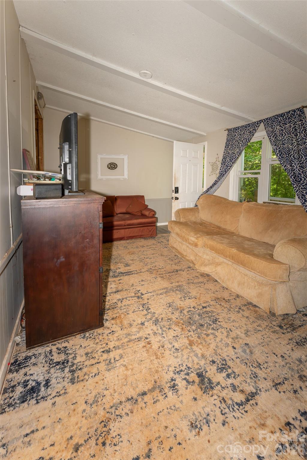 6132 Sherwood Lane Property Photo 4