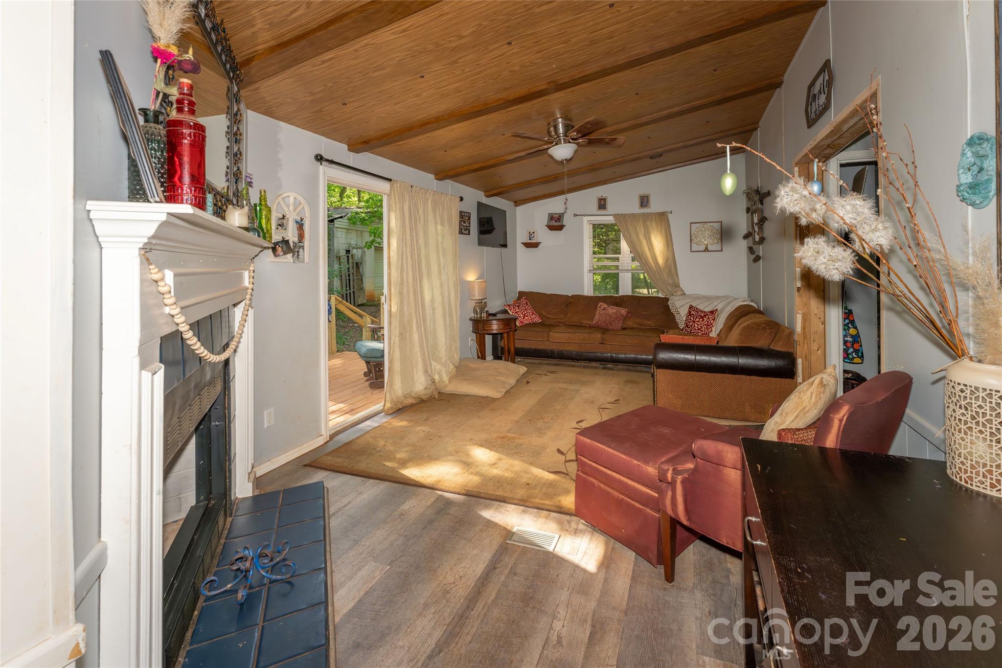 6132 Sherwood Lane Property Photo 5