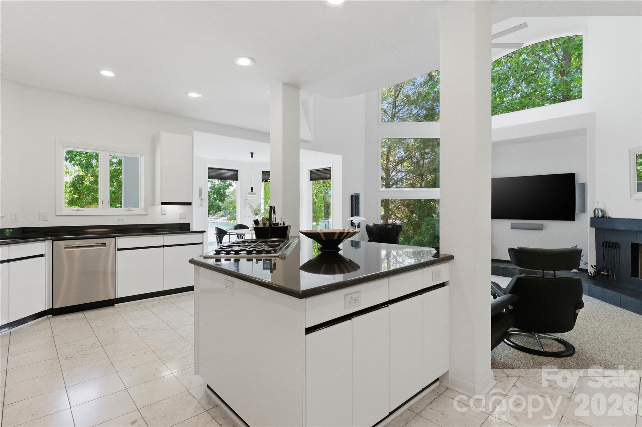 18426 Peninsula Cove Lane Property Photo 15