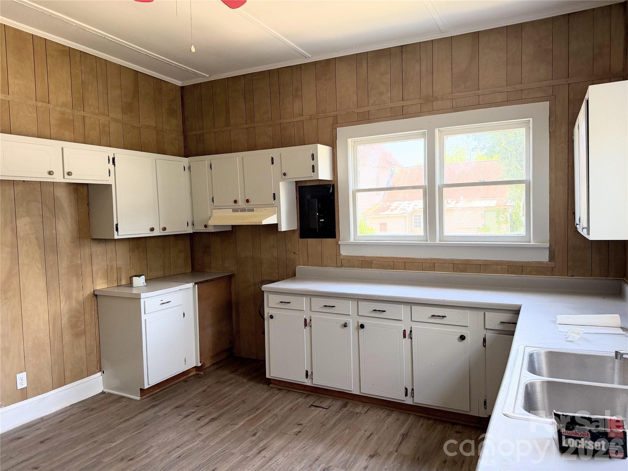 128 N Long Street Property Photo 3