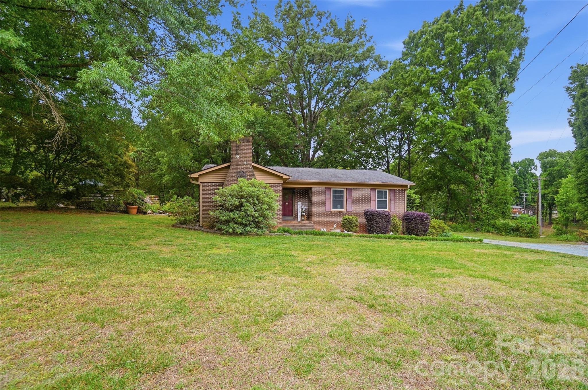 1621 Love Road Property Photo 3