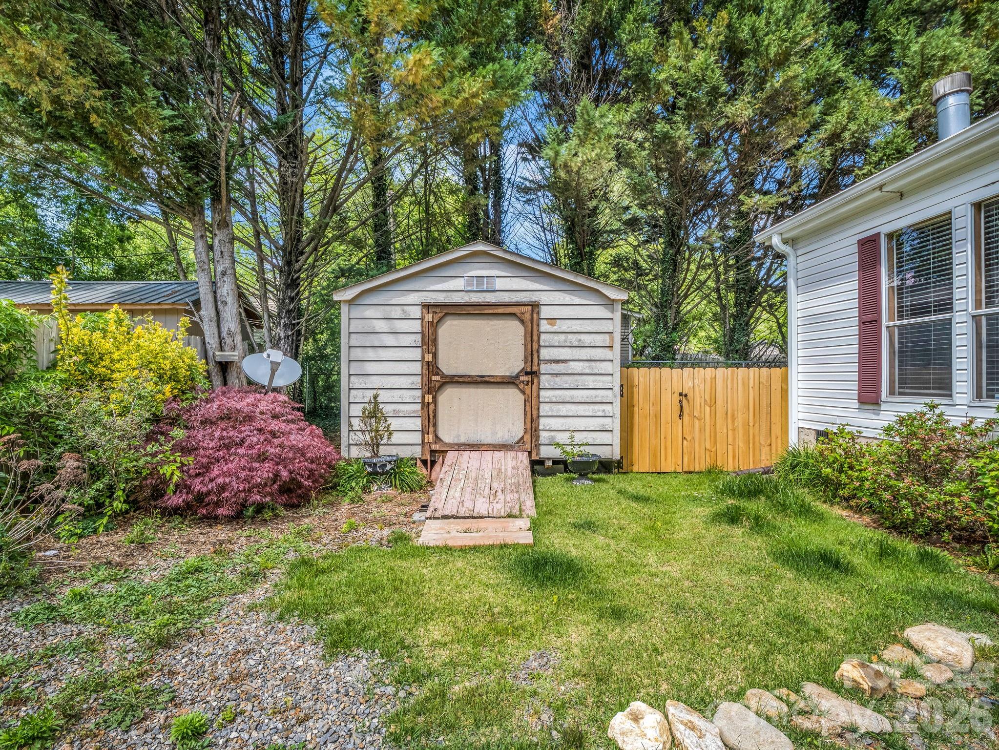 213 Old State Ten Road Property Photo 7