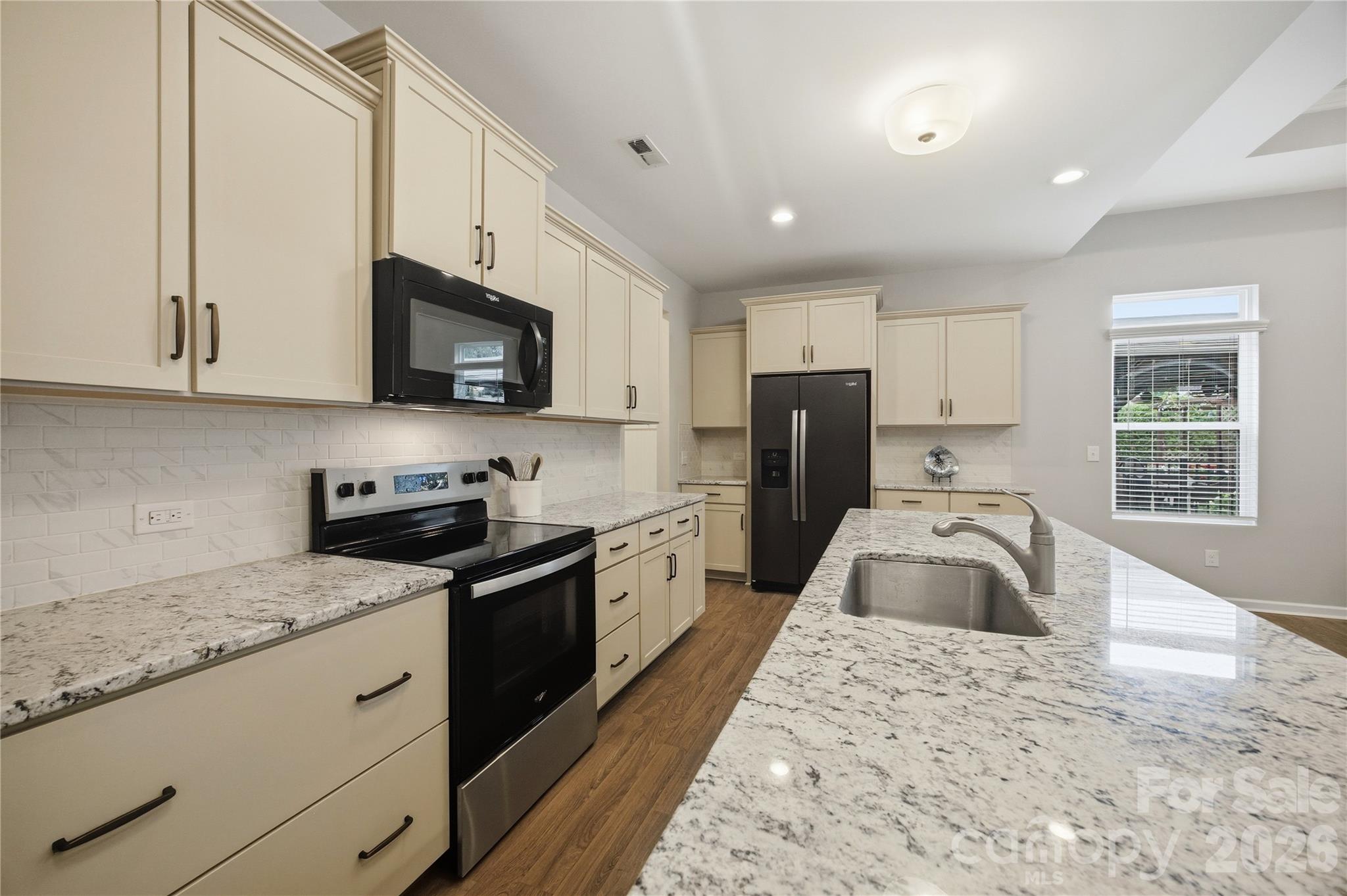 117 Canada Drive Property Photo 10
