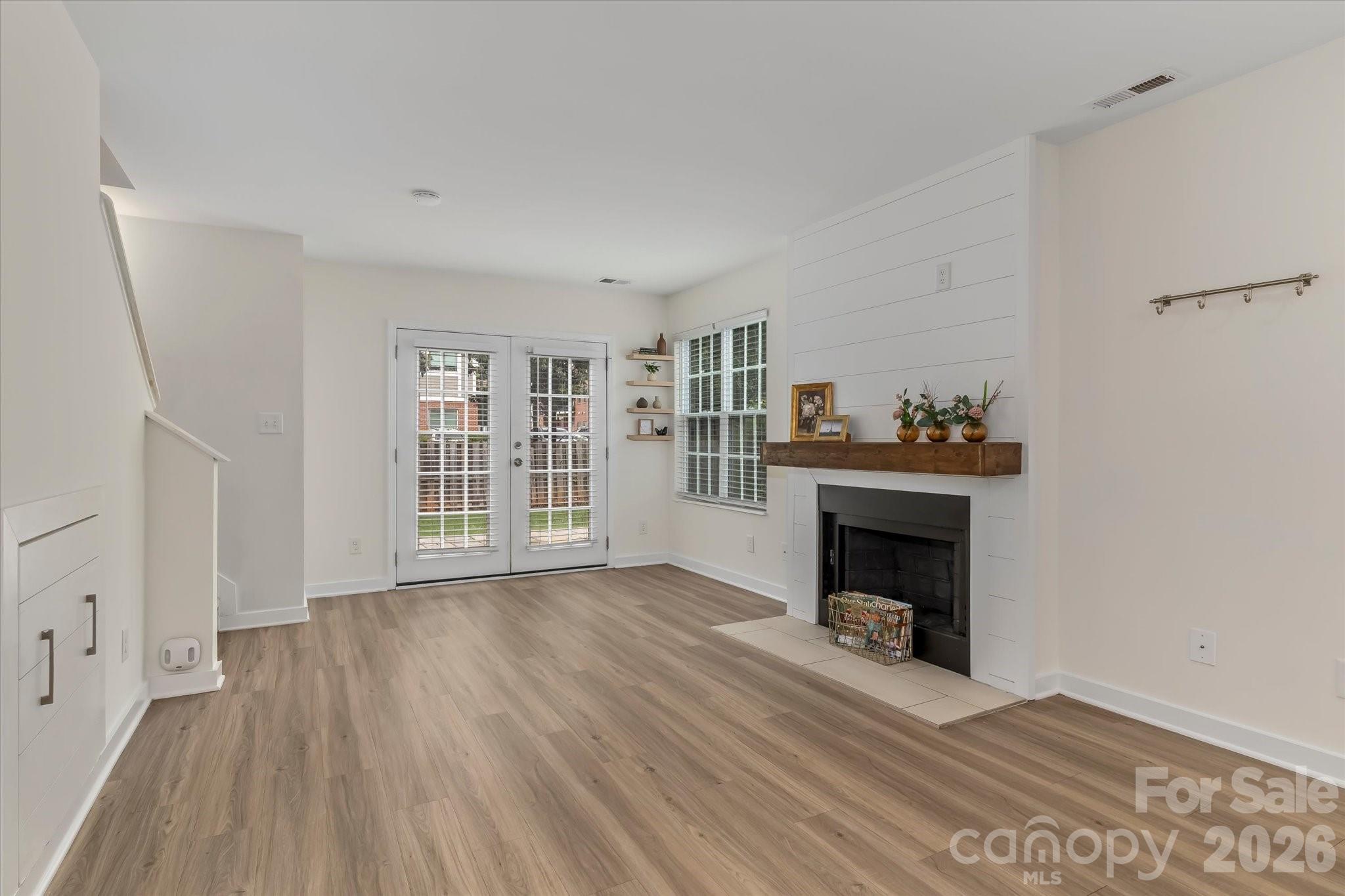1525 Briar Creek Road B Property Photo 3