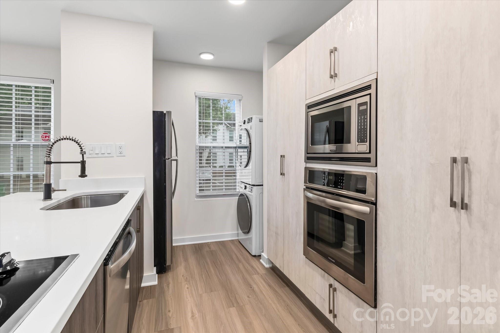 1525 Briar Creek Road B Property Photo 6