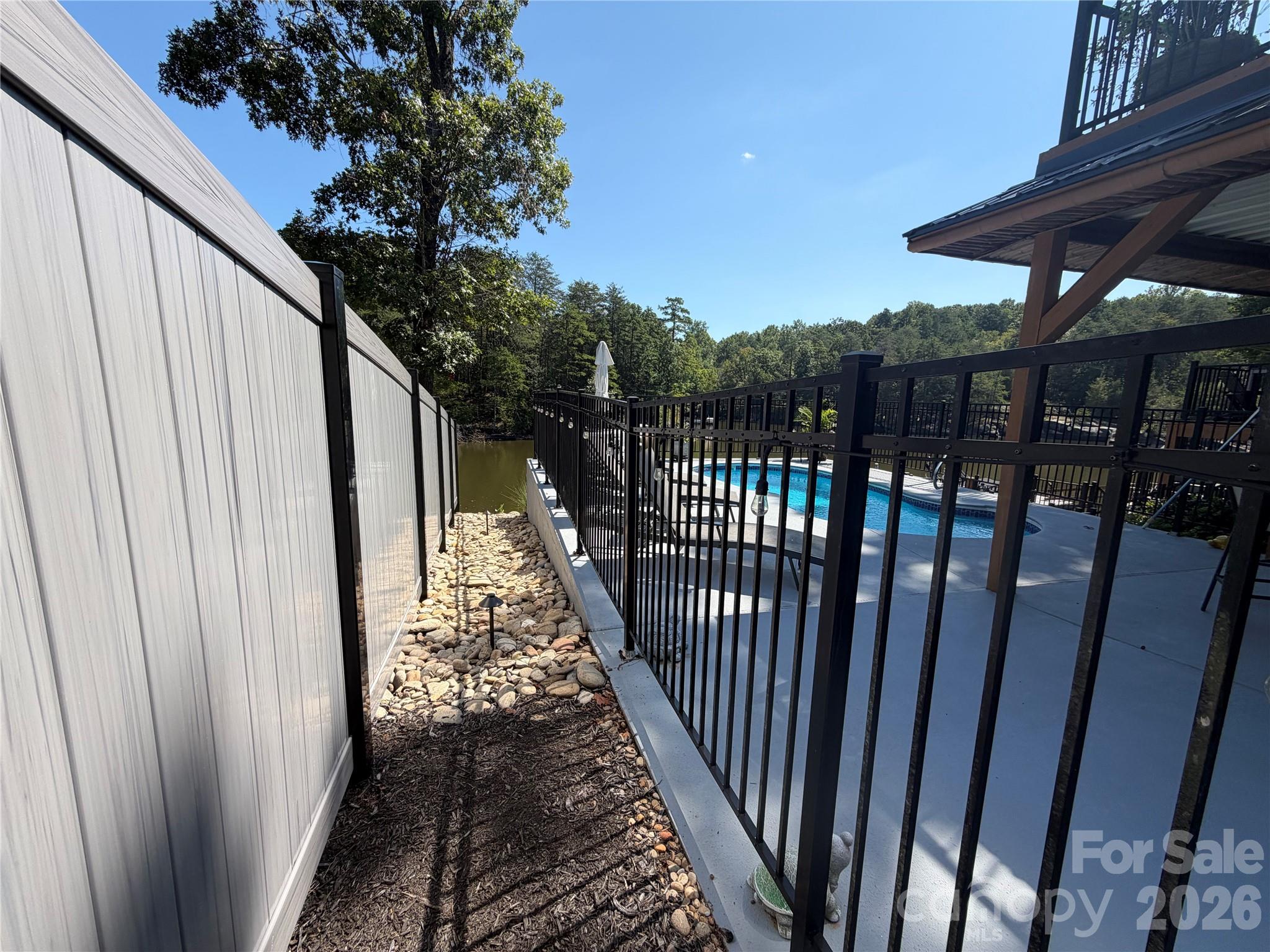 819 Hickory Point Drive Property Photo 1
