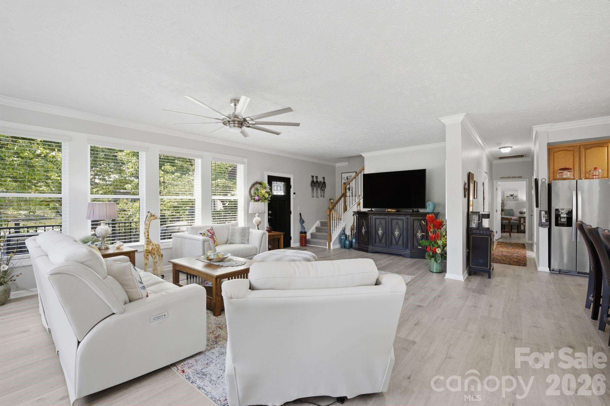 819 Hickory Point Drive Property Photo 17