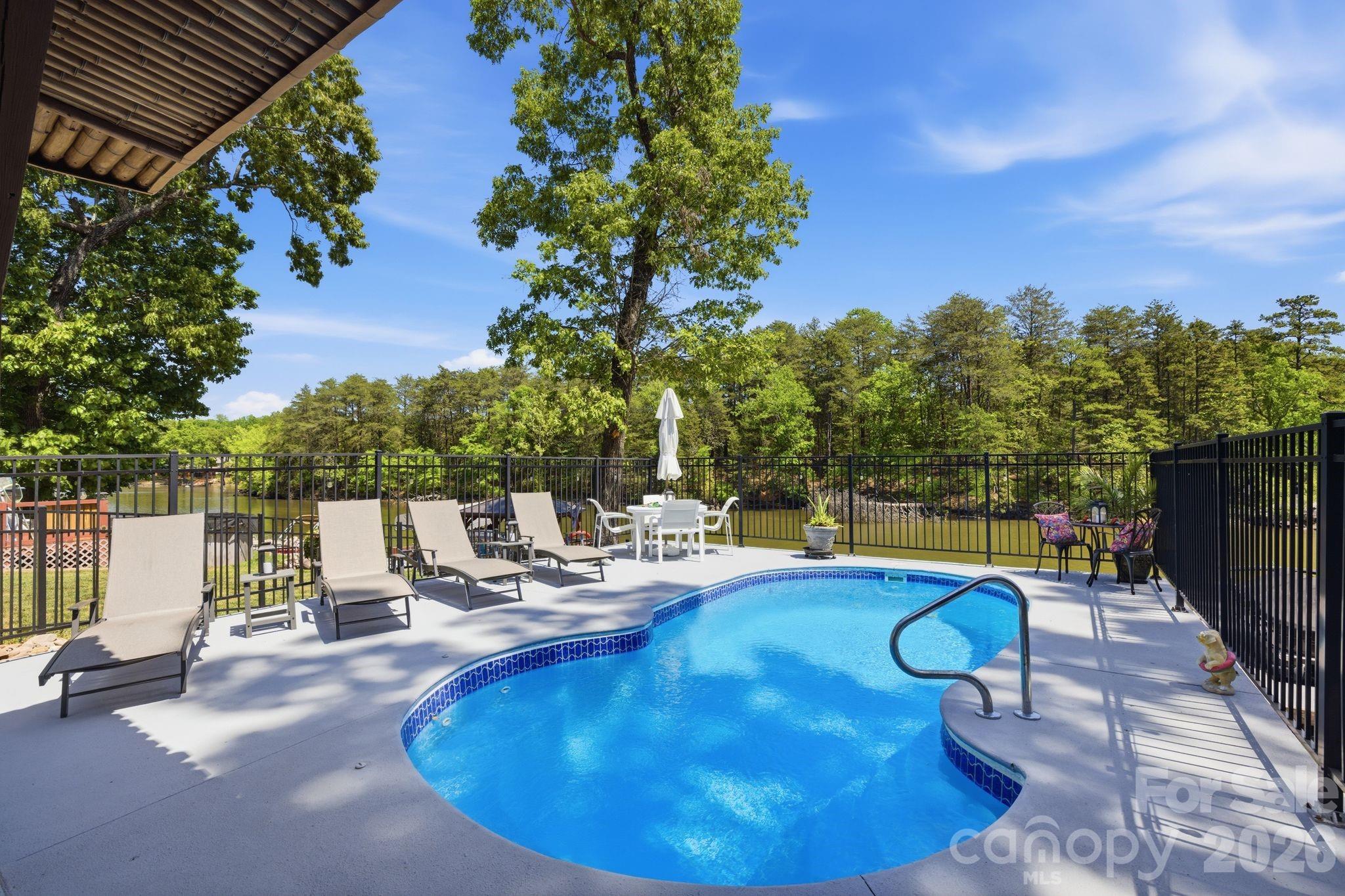 819 Hickory Point Drive Property Photo 40