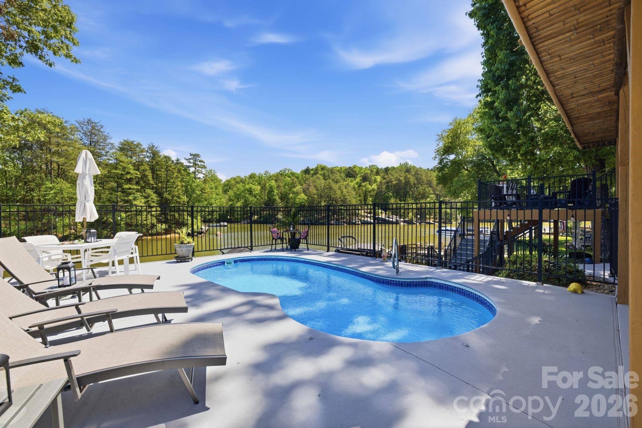 819 Hickory Point Drive Property Photo 41