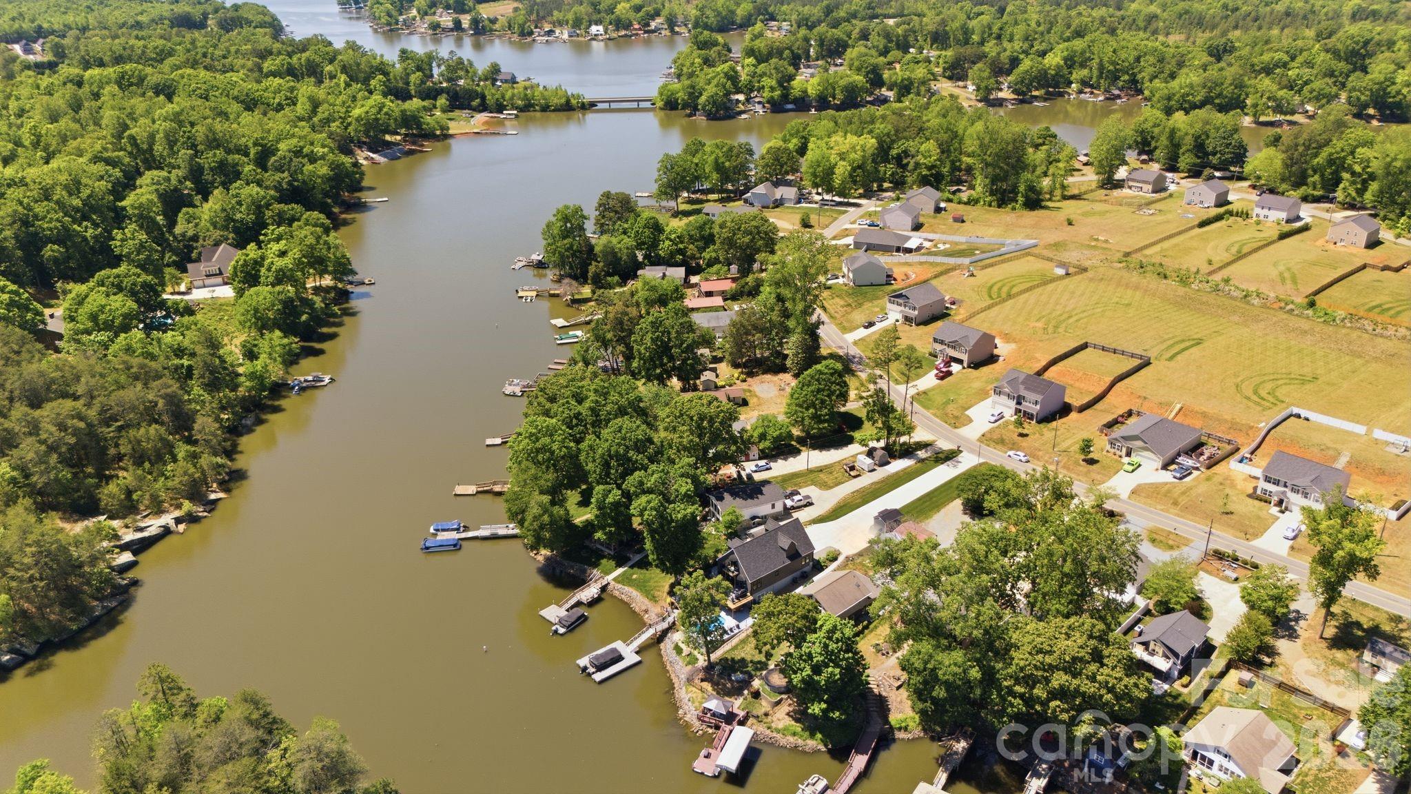 819 Hickory Point Drive Property Photo 42