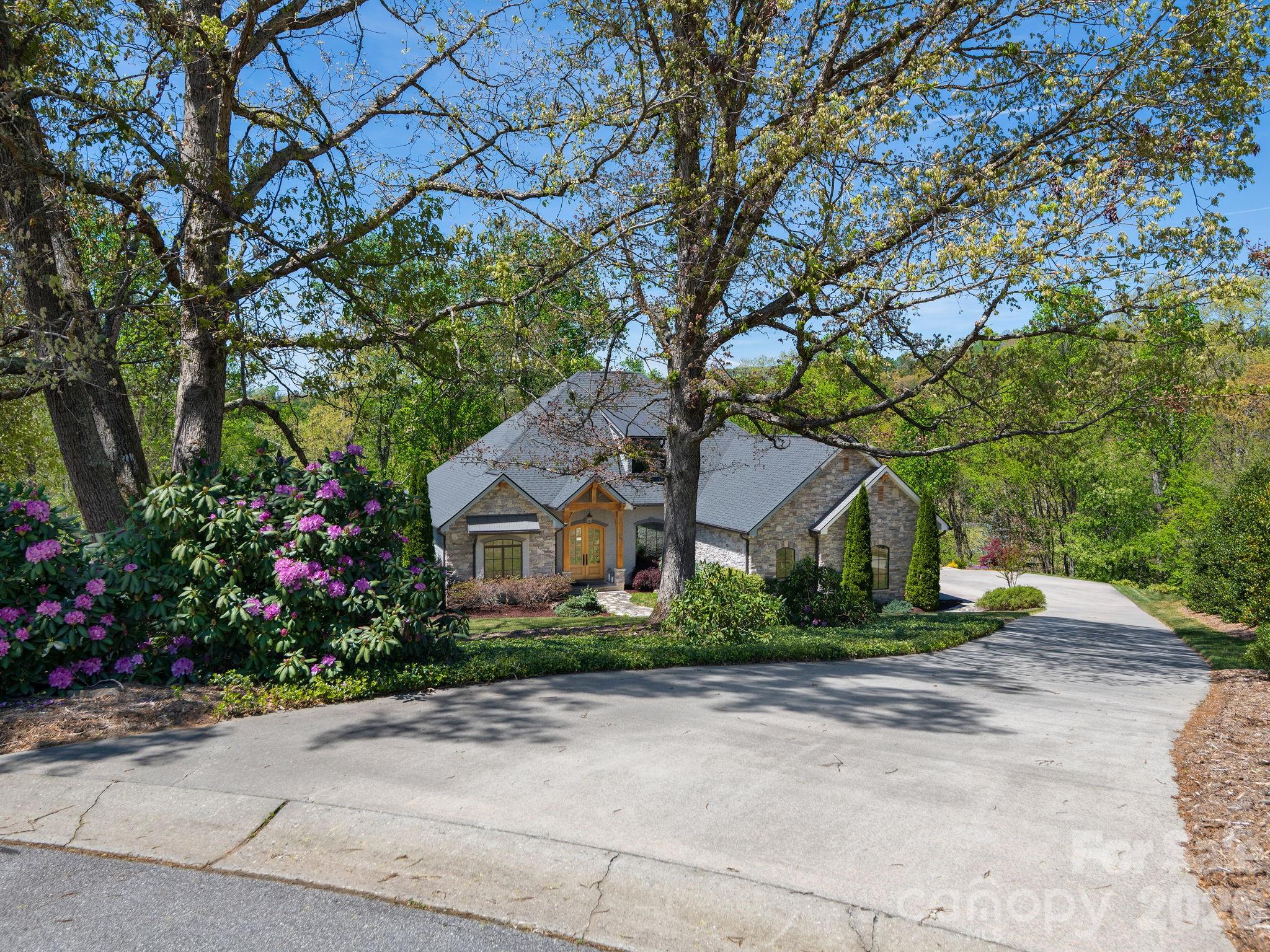 28 Falling Star Court Property Photo 4