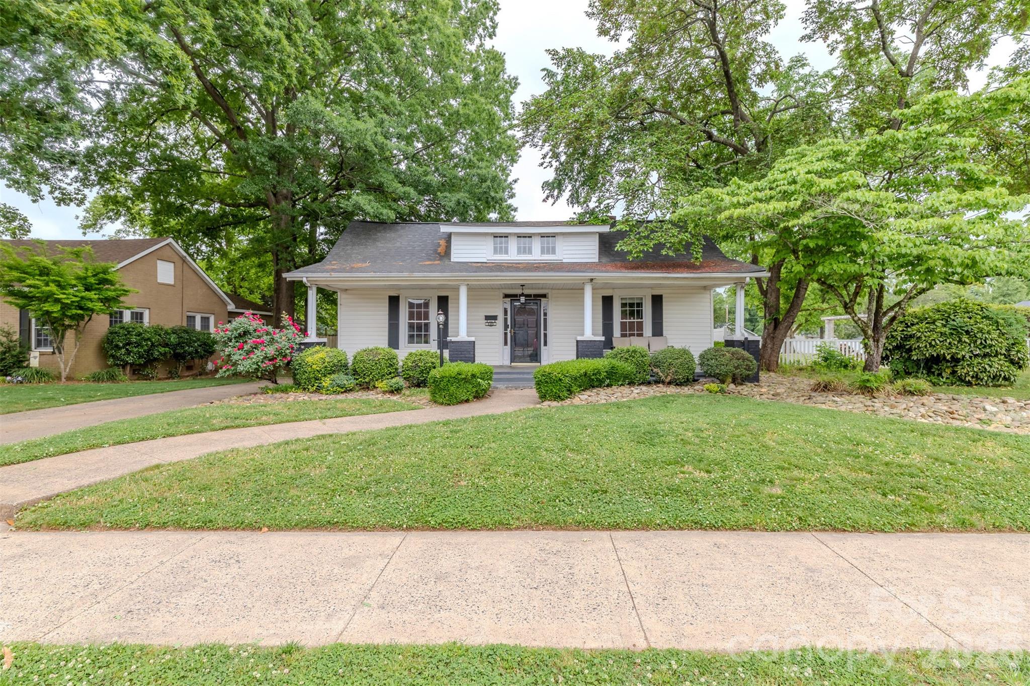 505 W Mountain Street Property Photo 2
