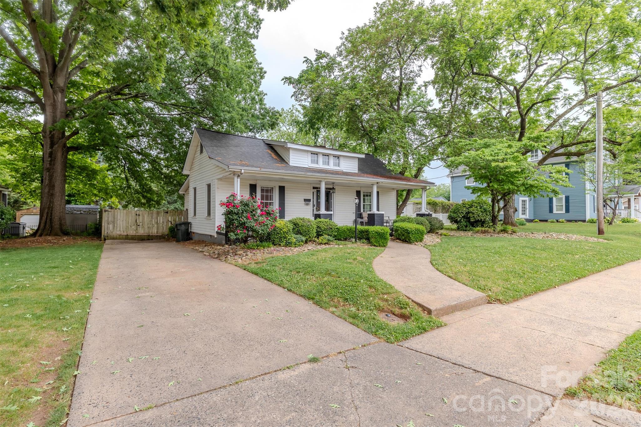 505 W Mountain Street Property Photo 3