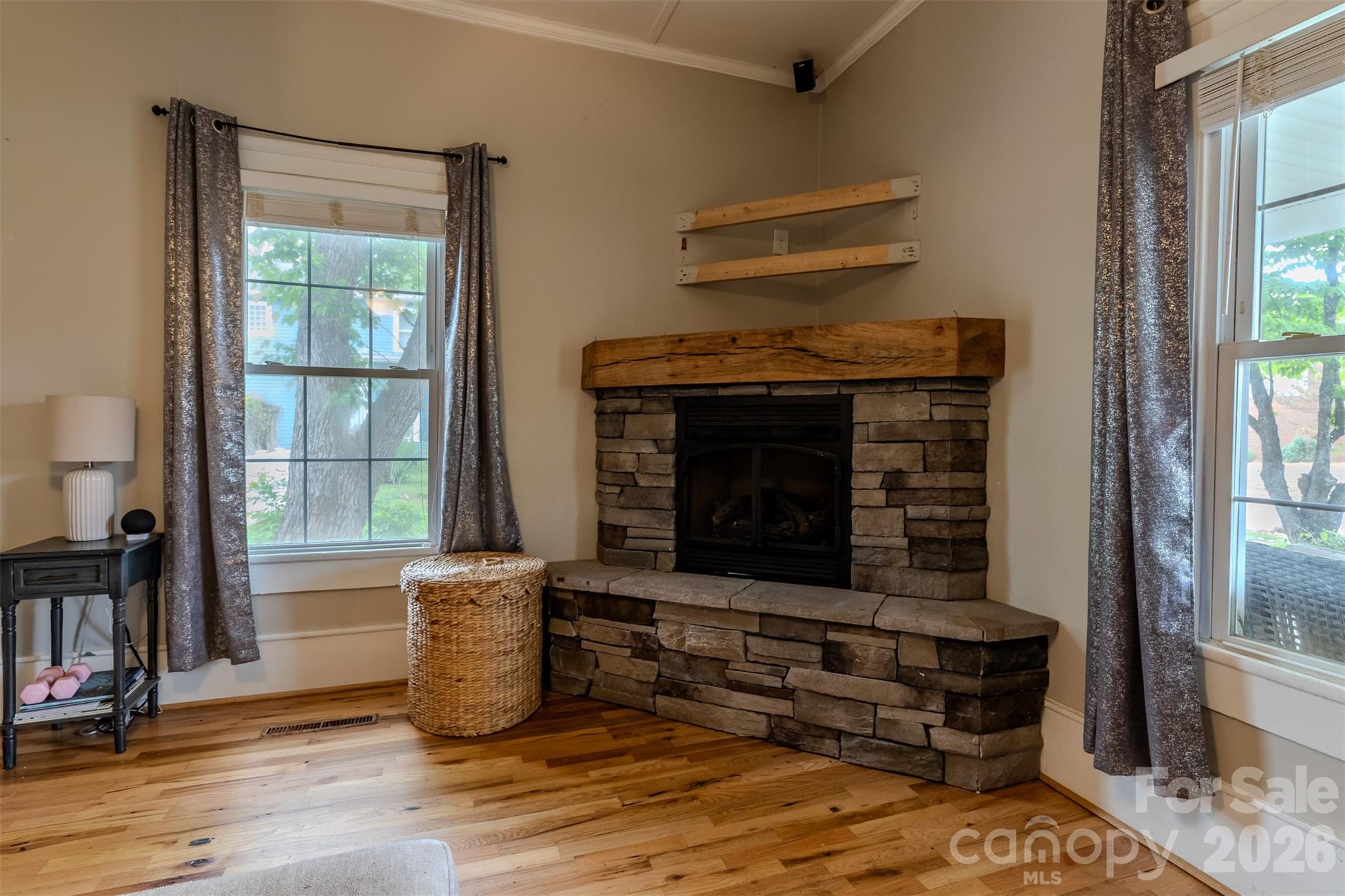 505 W Mountain Street Property Photo 5