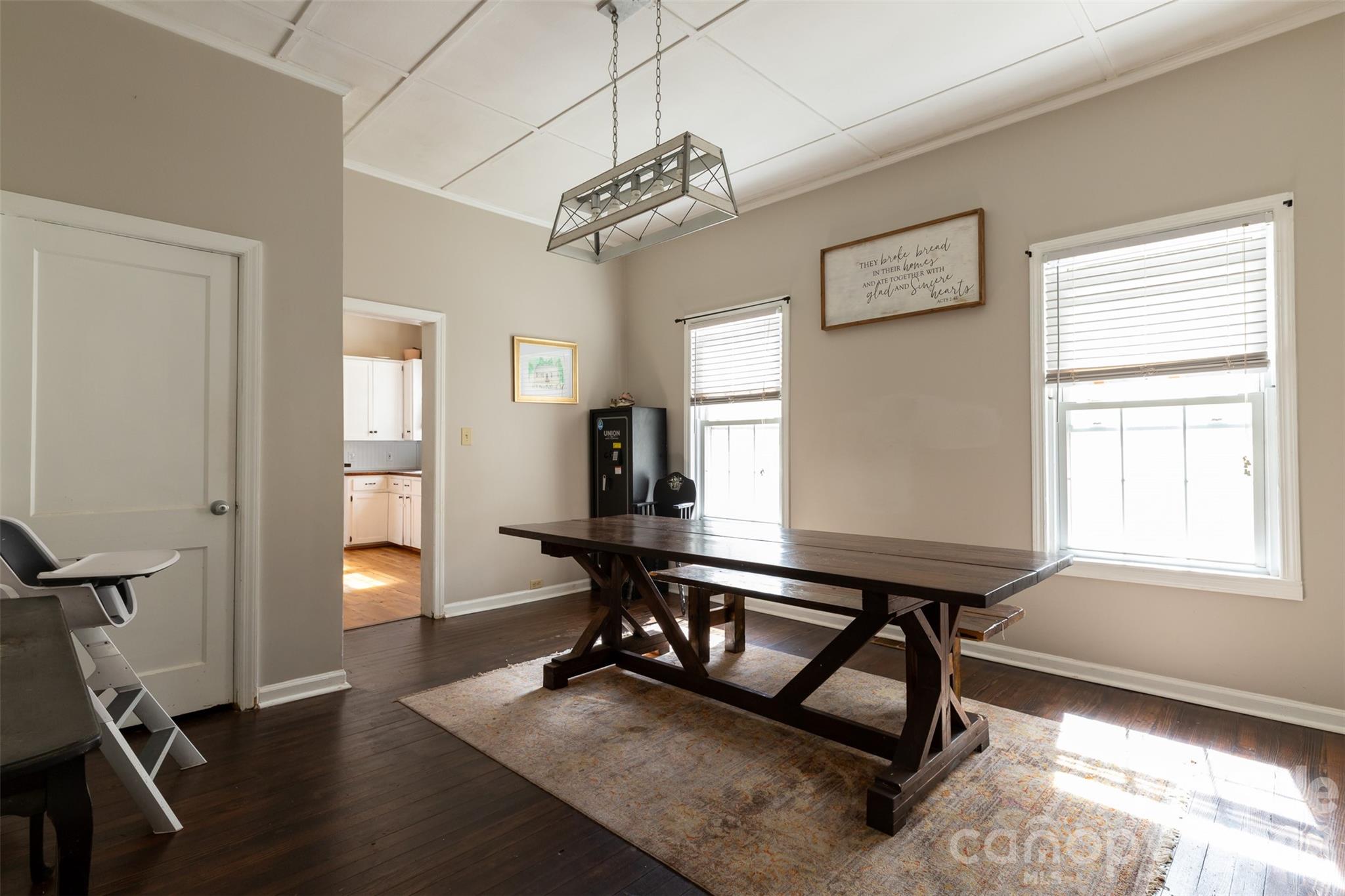 505 W Mountain Street Property Photo 6