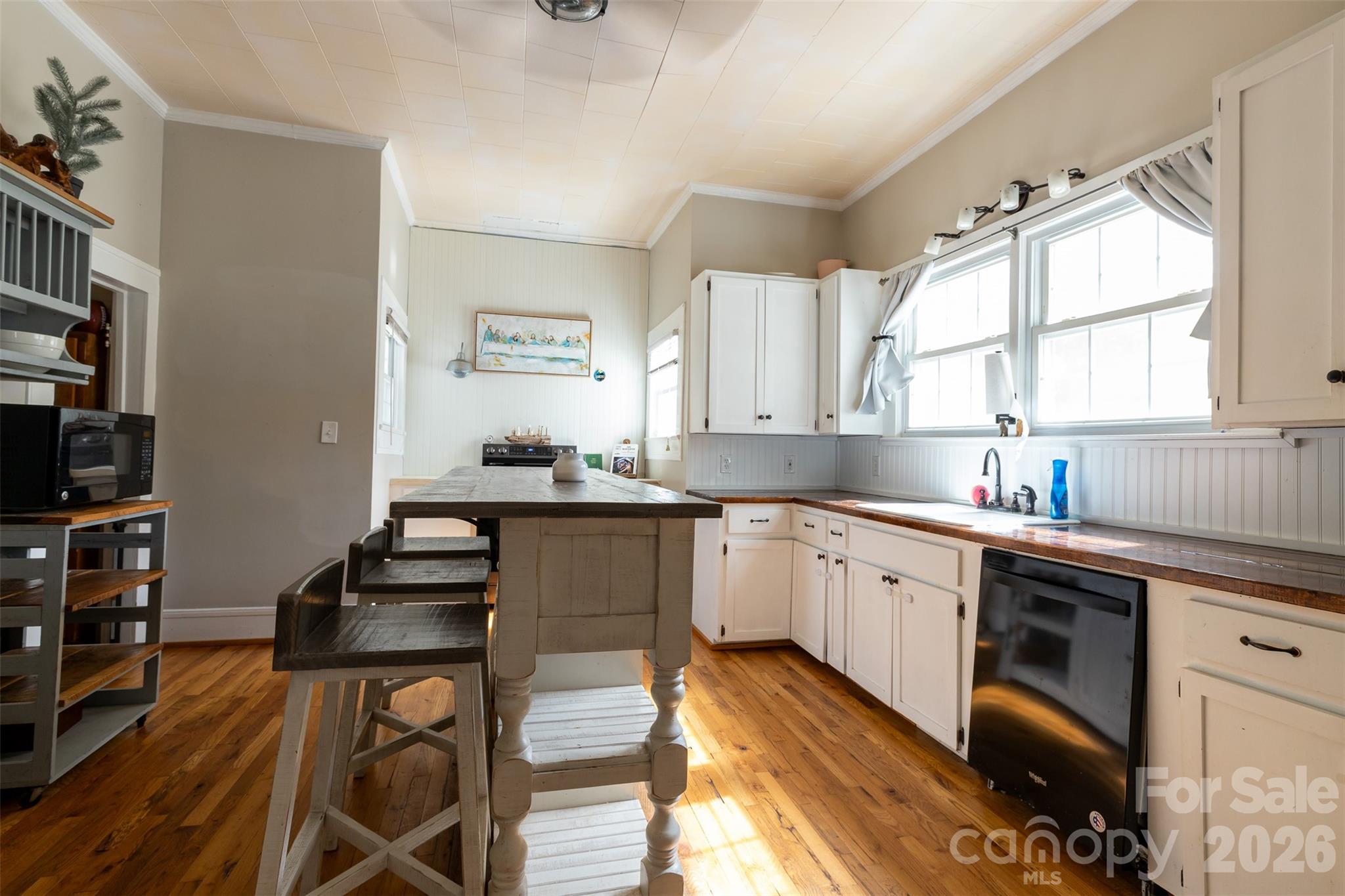 505 W Mountain Street Property Photo 7