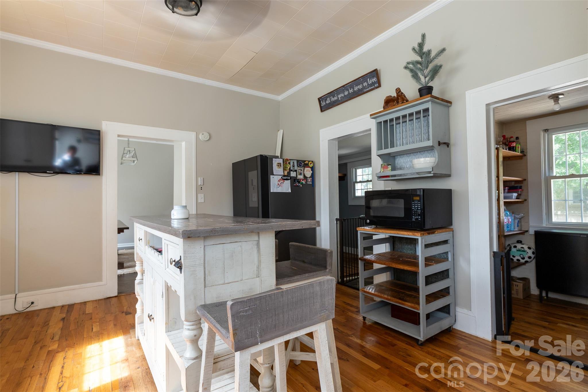 505 W Mountain Street Property Photo 8