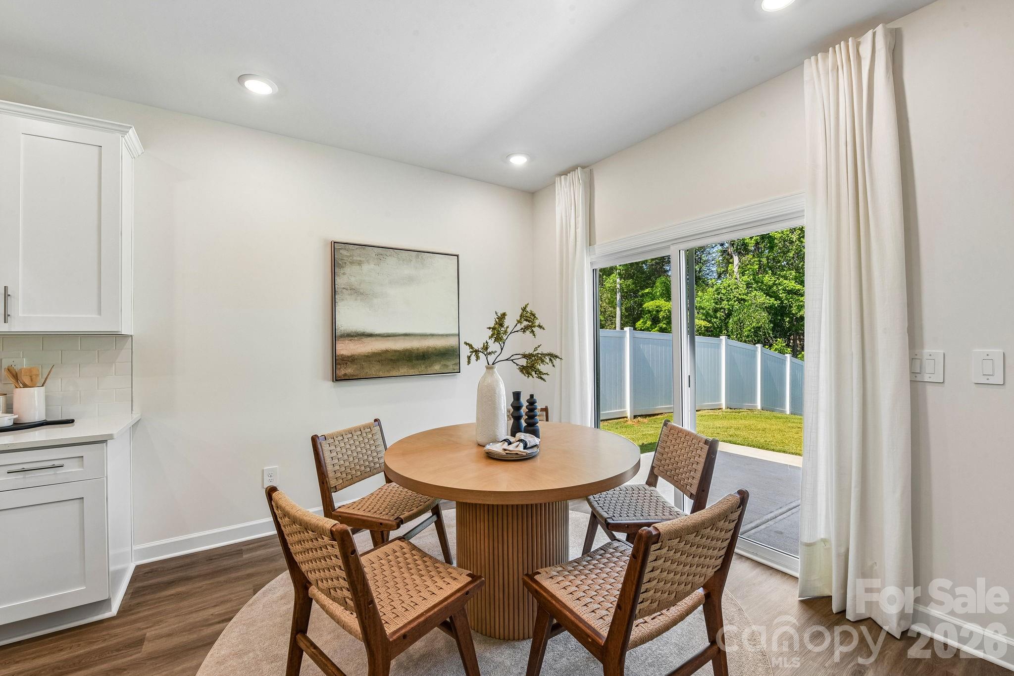 2088 Sunflower Circle Property Photo 3