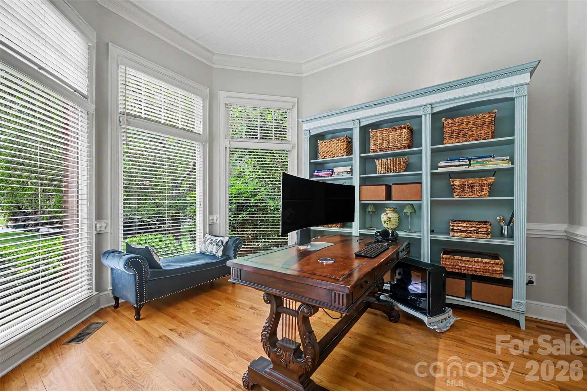 10808 Lederer Avenue Property Photo 4