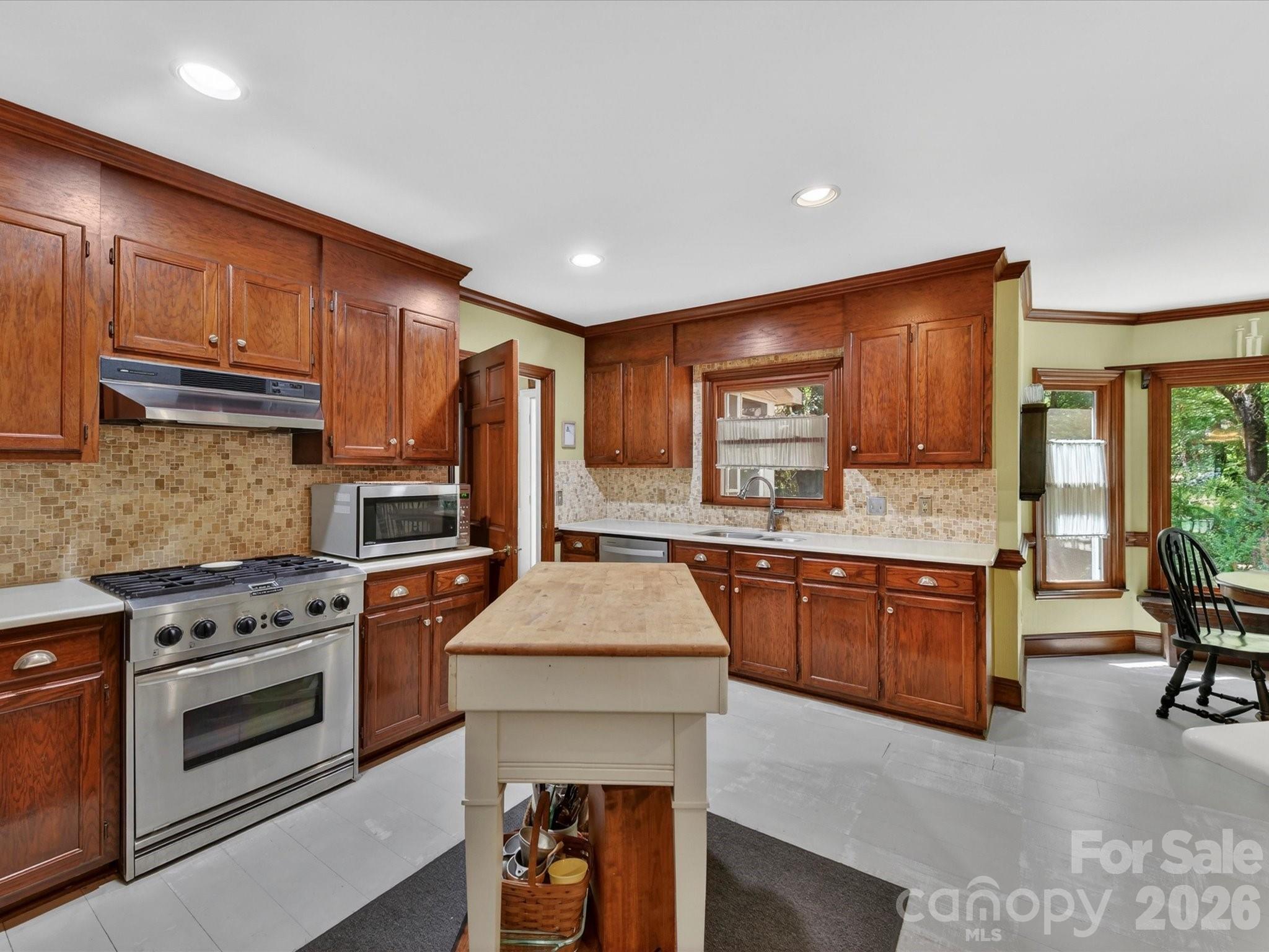 1531 Hansom Lane Property Photo 11
