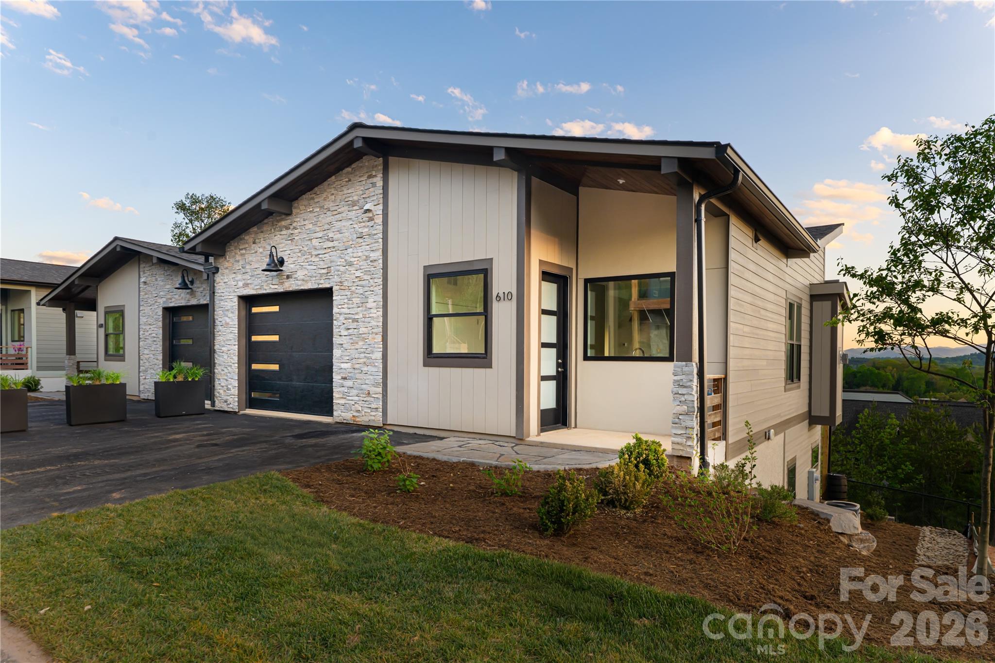 610 Storybook Villas Trail Property Photo 1