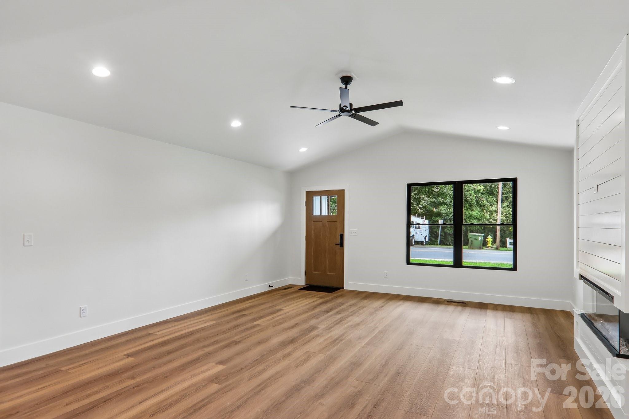 124 N Main Street 2 Property Photo 6