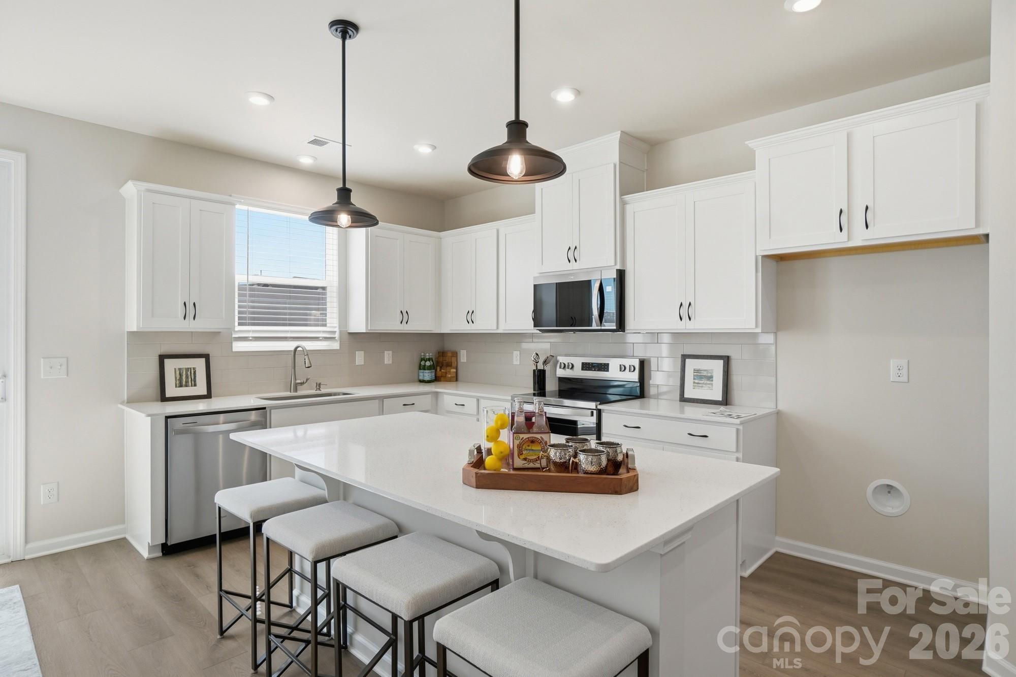 7025 Cerris Drive Property Photo 1