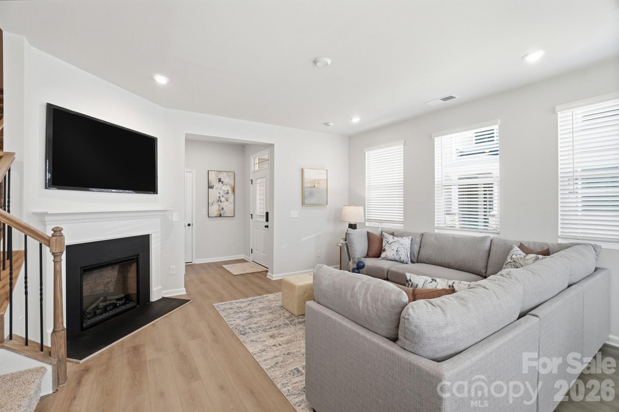 7025 Cerris Drive Property Photo 9