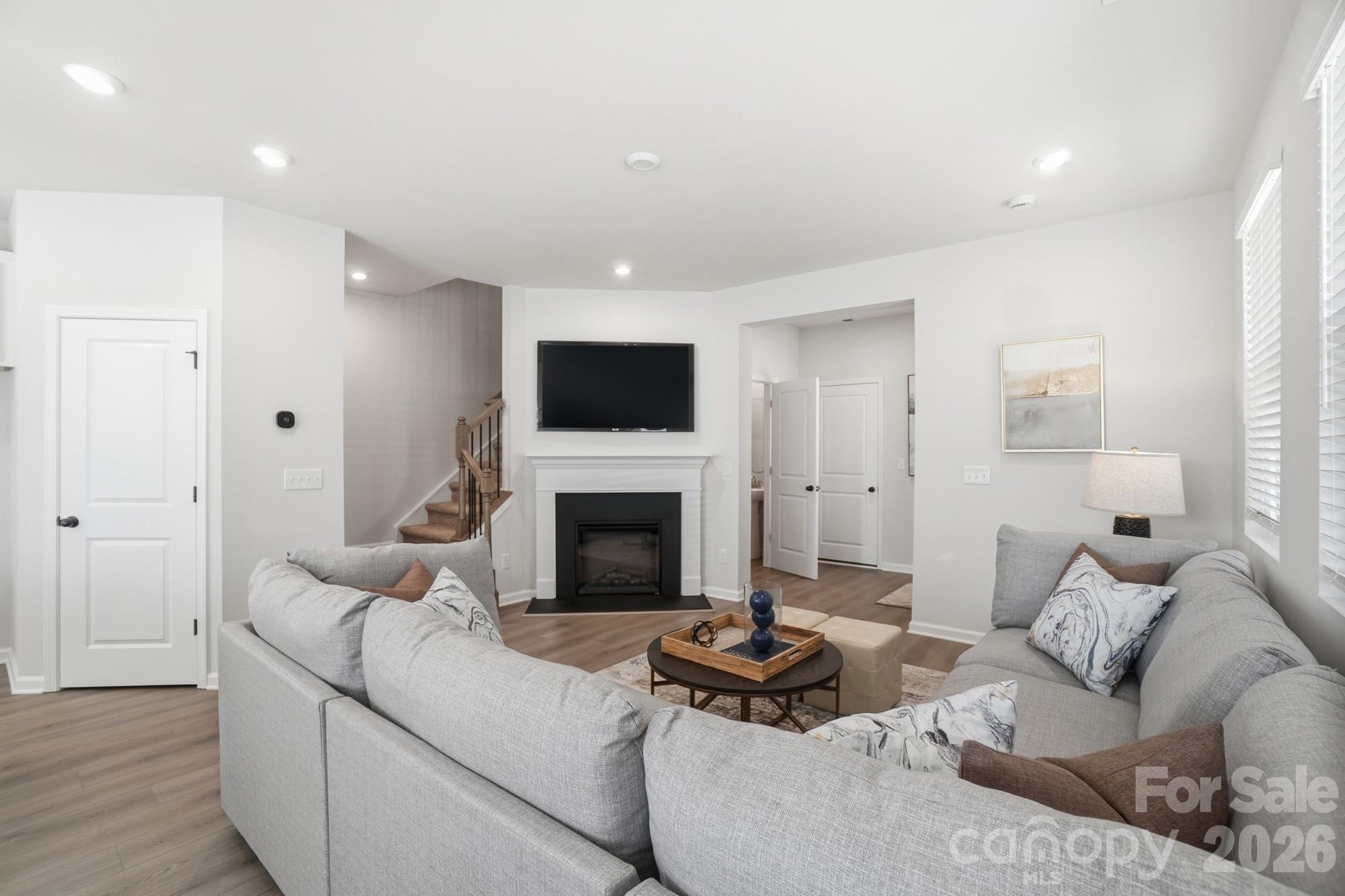 7025 Cerris Drive Property Photo 10