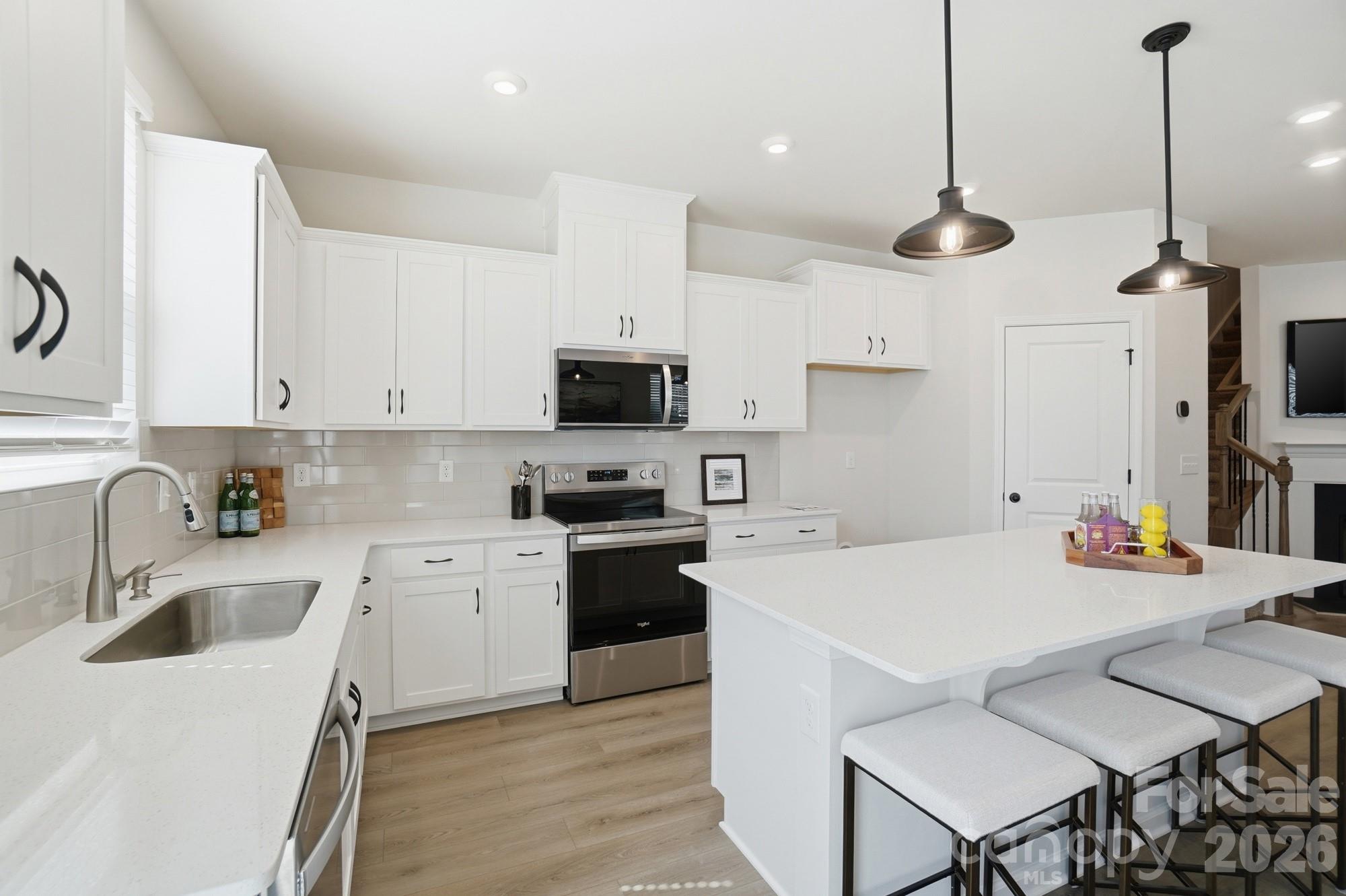 7025 Cerris Drive Property Photo 15