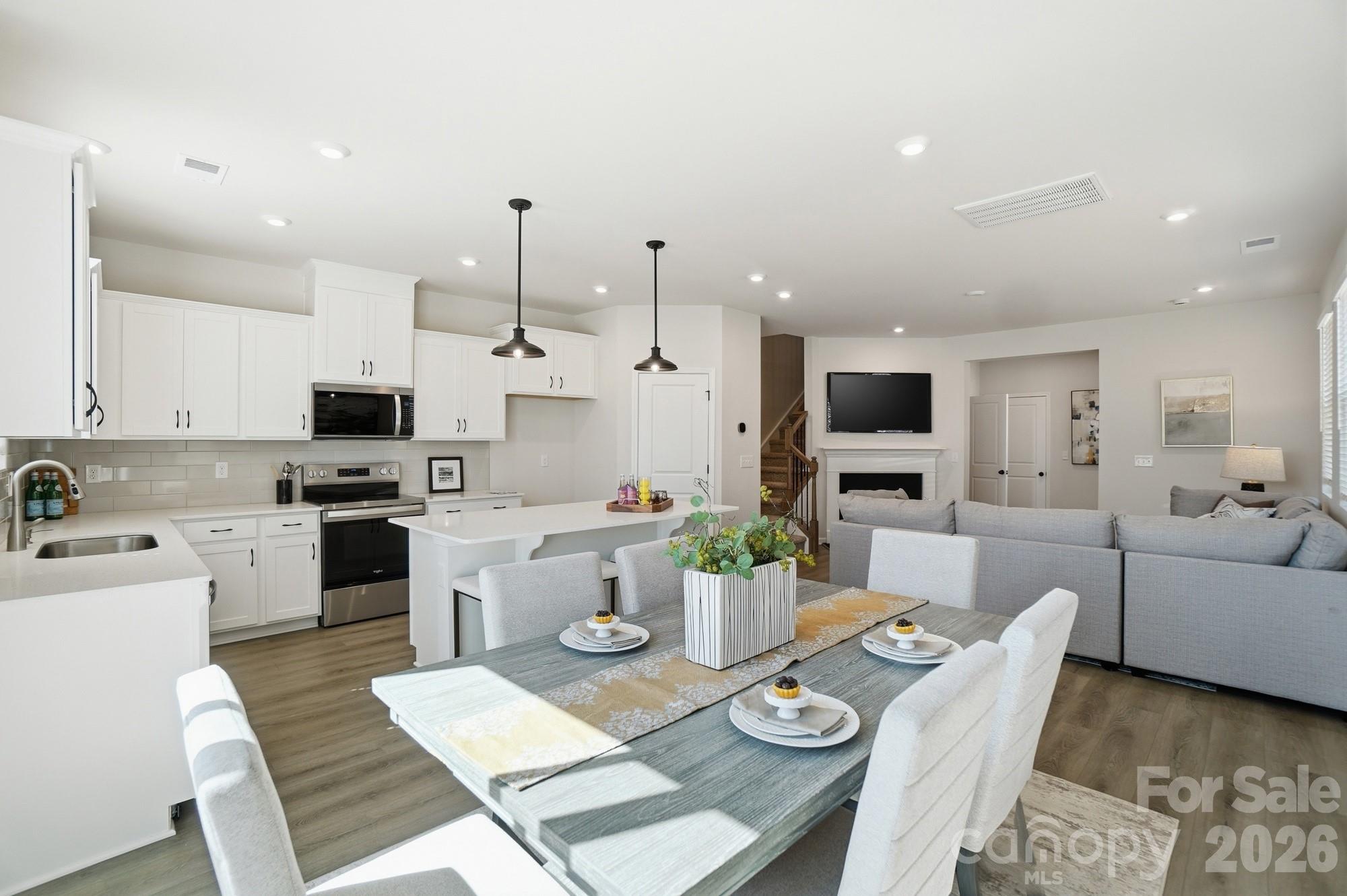 7025 Cerris Drive Property Photo 18