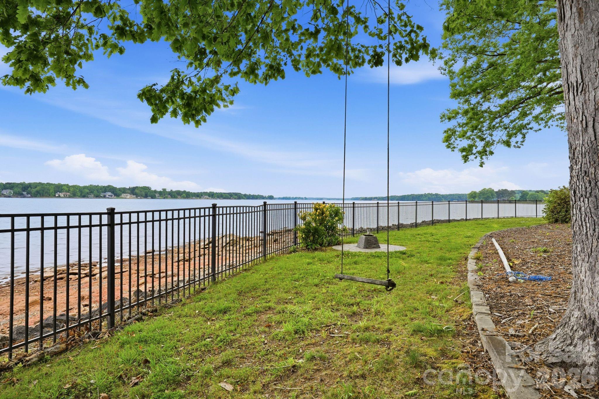 3725 Kingfisher Lane Property Photo 14