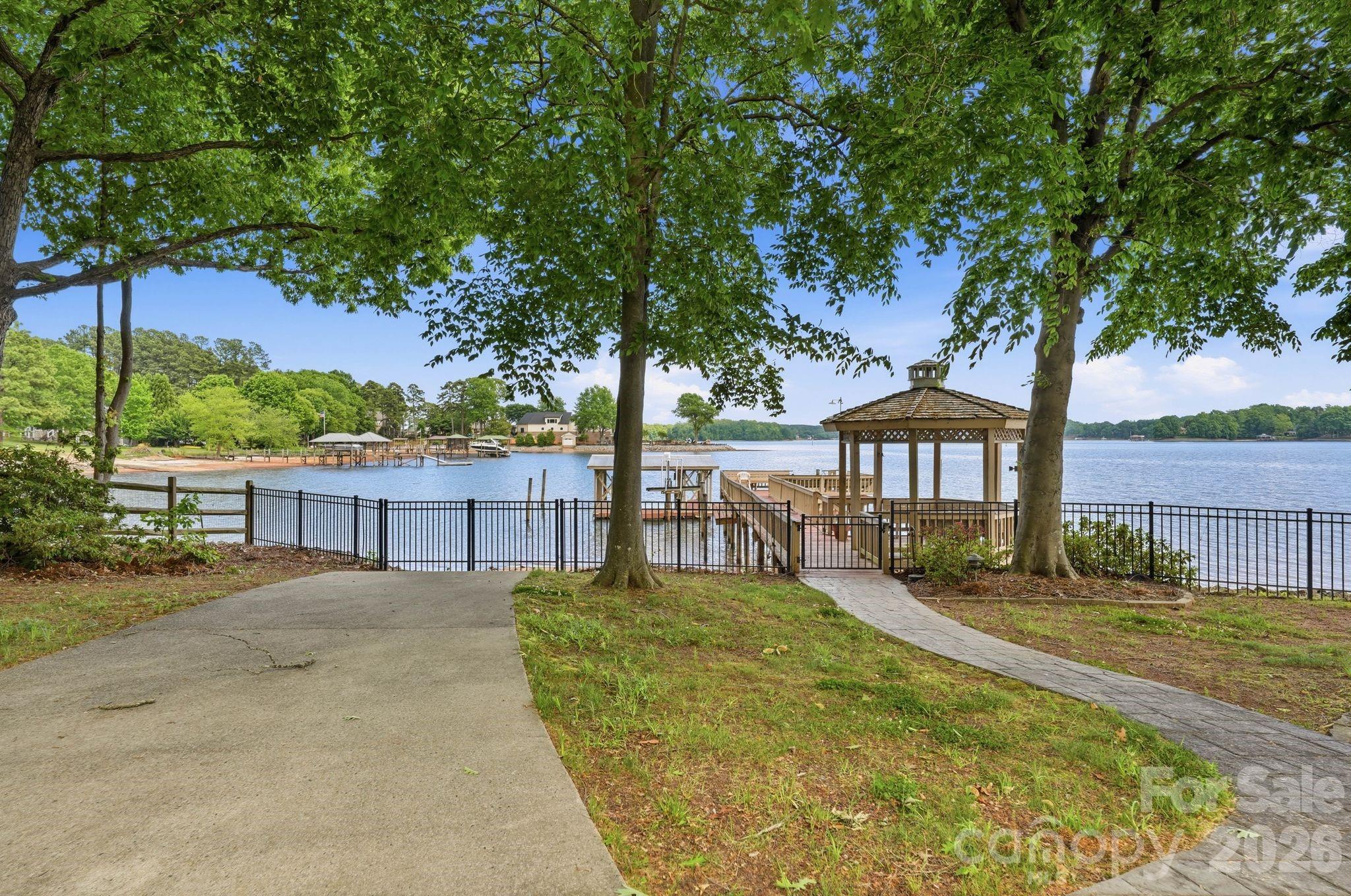 3725 Kingfisher Lane Property Photo 15